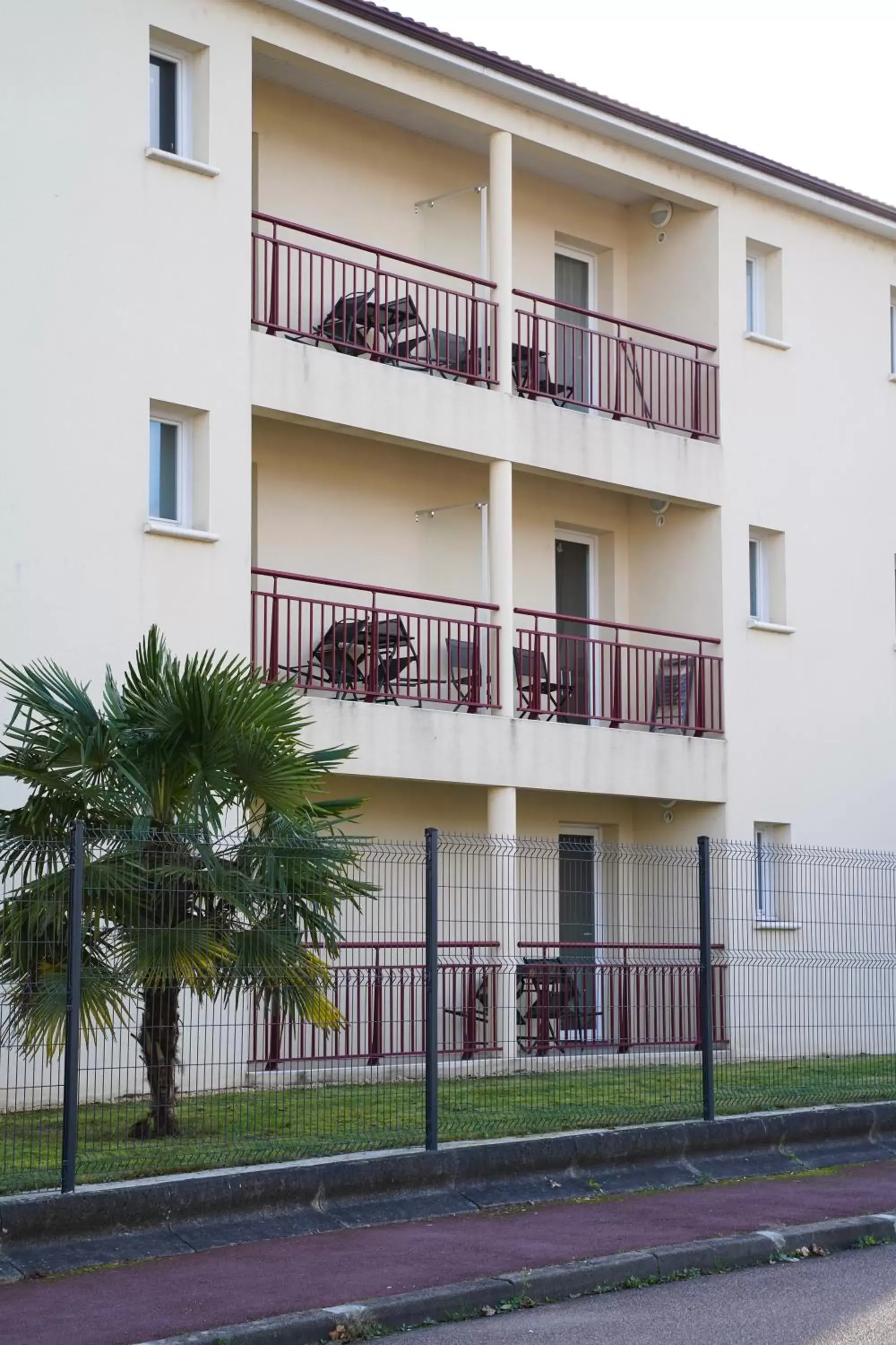 Facade/entrance, Property Building in Apparts Confort 87