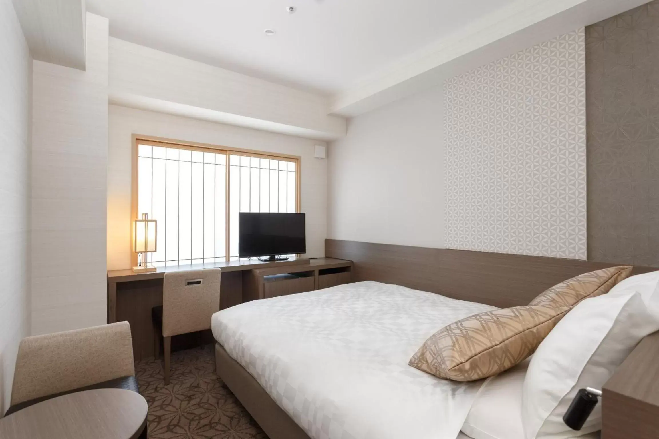 Photo of the whole room, Bed in Osaka View Hotel Honmachi