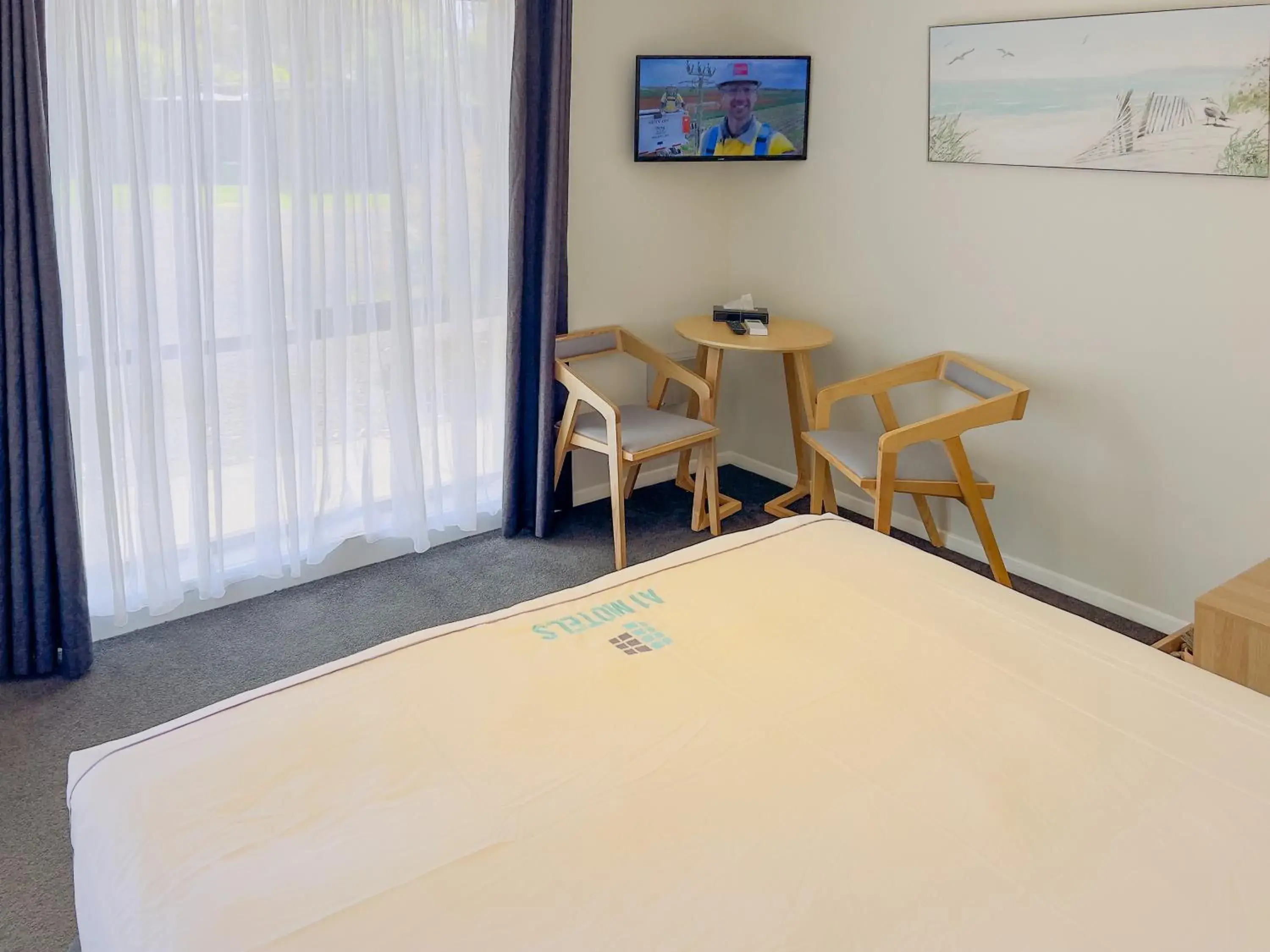 TV and multimedia, Bed in A1 Motels and Apartments Port Fairy