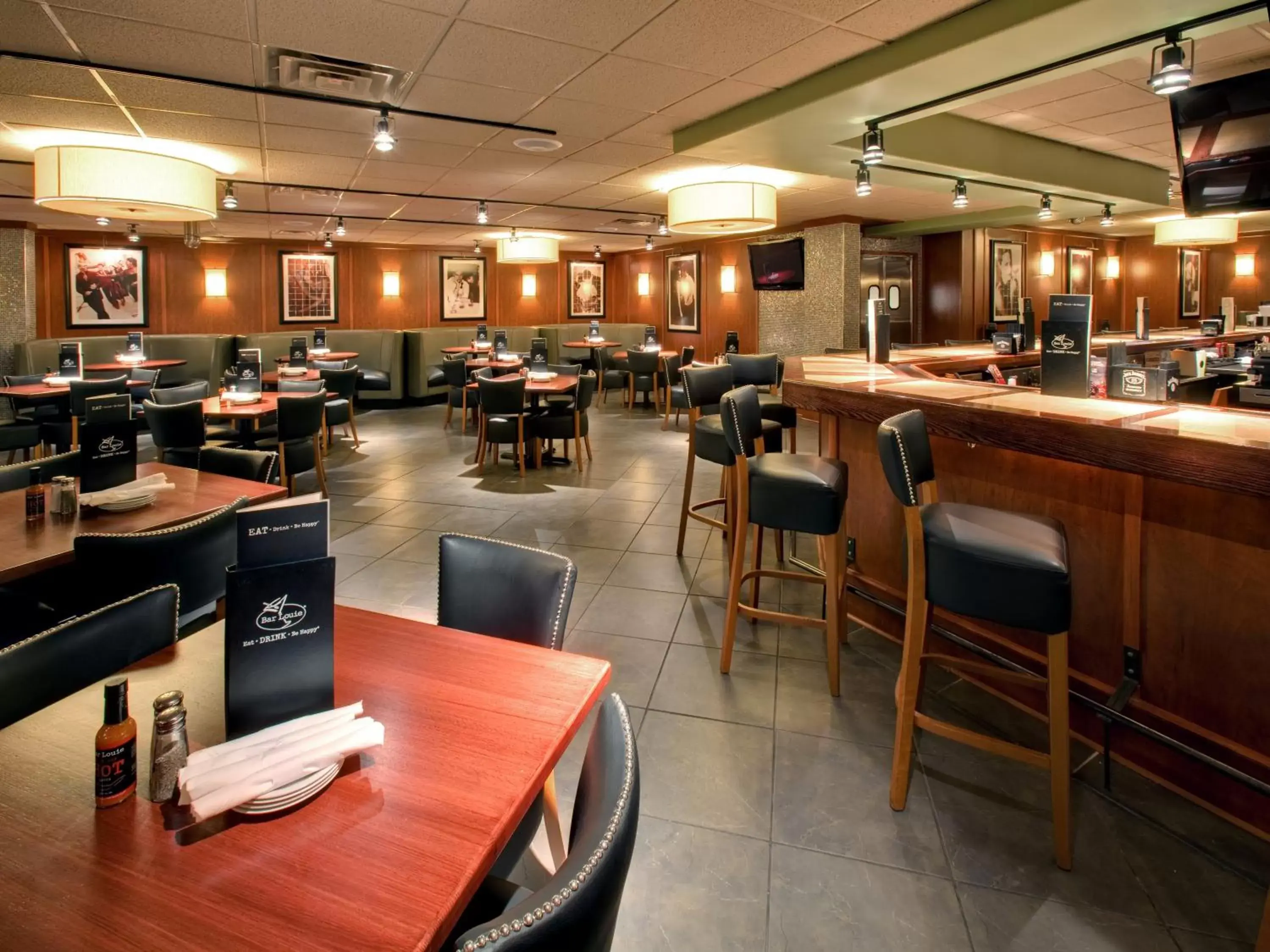 Restaurant/Places to Eat in Holiday Inn Chicago North Shore, an IHG Hotel