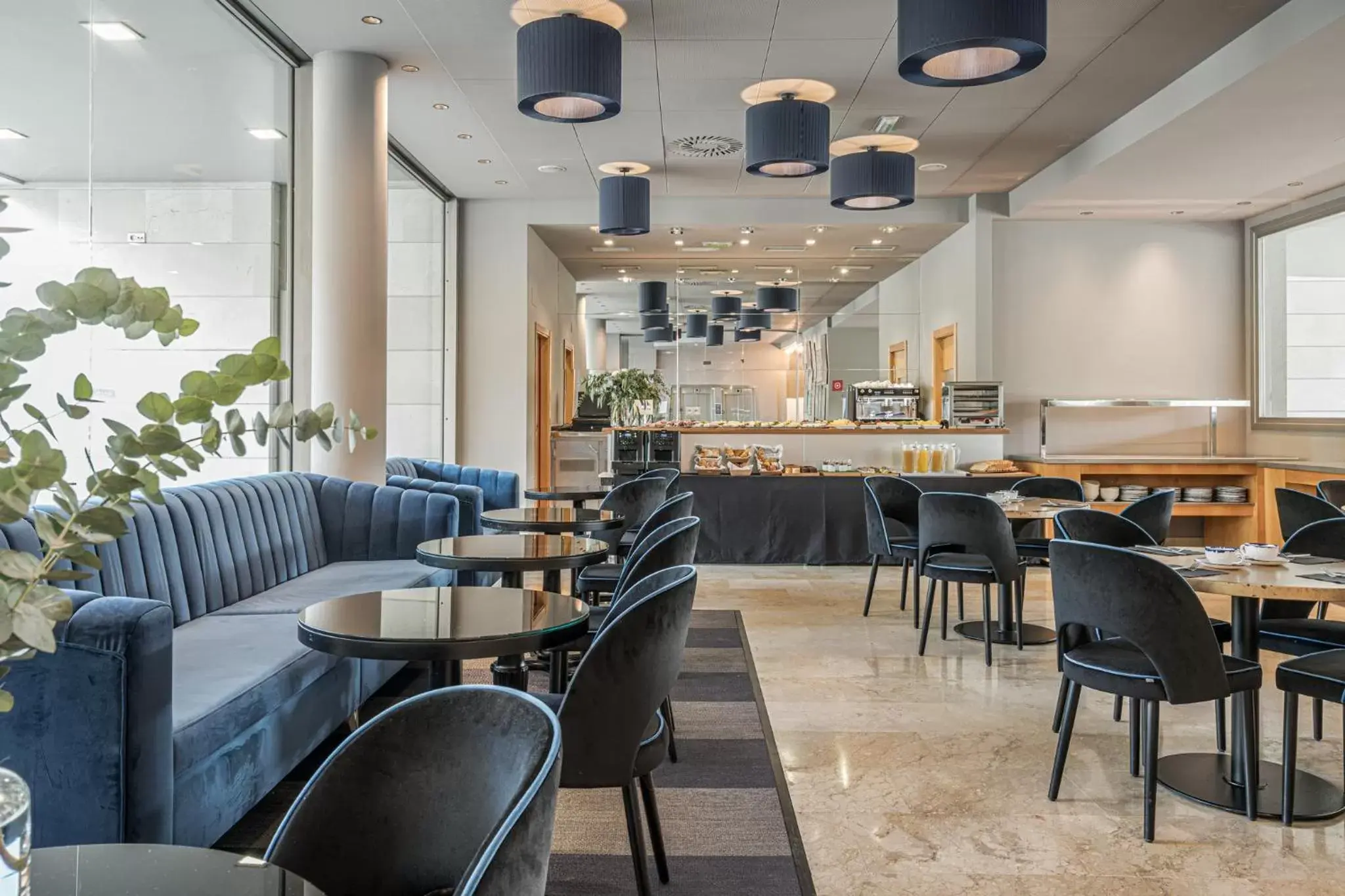 Lounge or bar, Restaurant/Places to Eat in Hotel Antik San Sebastián