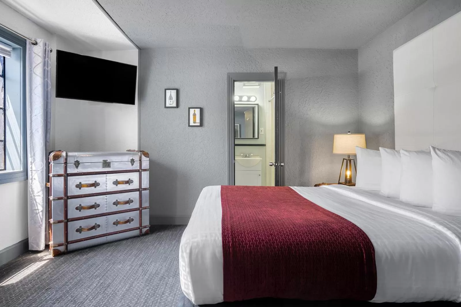 Bed in Avalon Hotel Downtown St. Petersburg