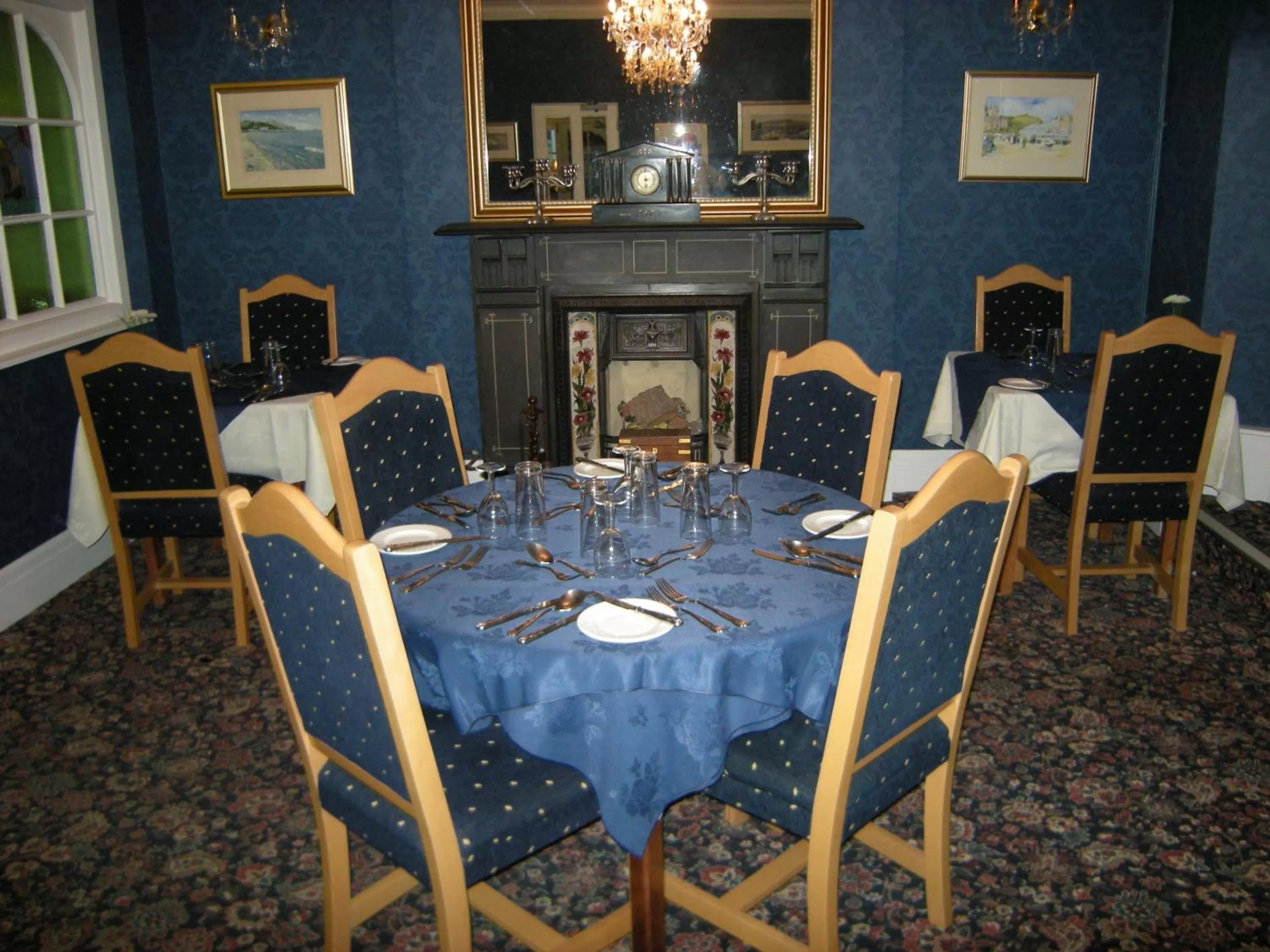 Food and drinks in Headlands Hotel