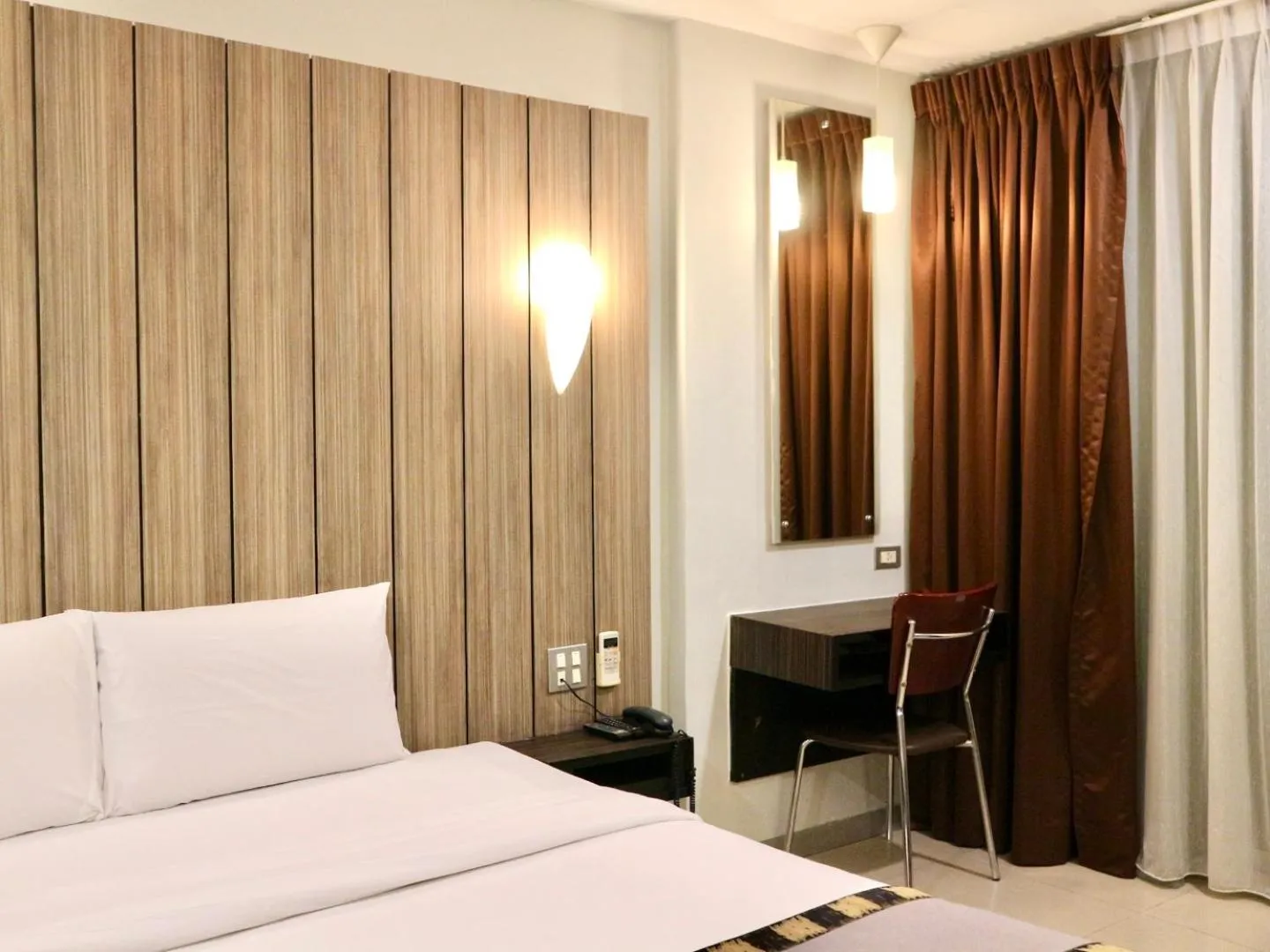 Bedroom, Bed in Swana Bangkok Hotel