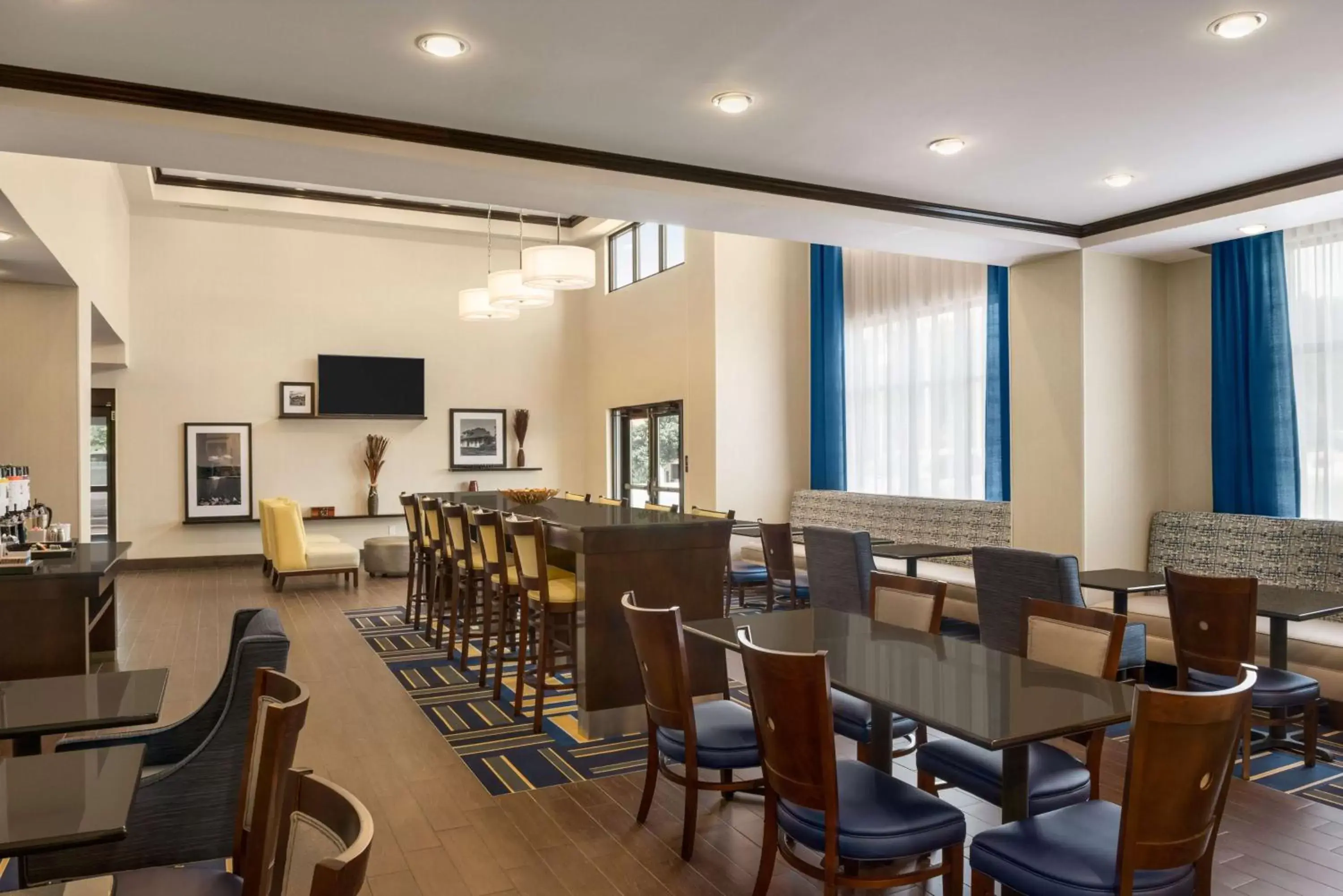 Lobby or reception, Restaurant/Places to Eat in Hampton Inn & Suites - Lavonia, GA