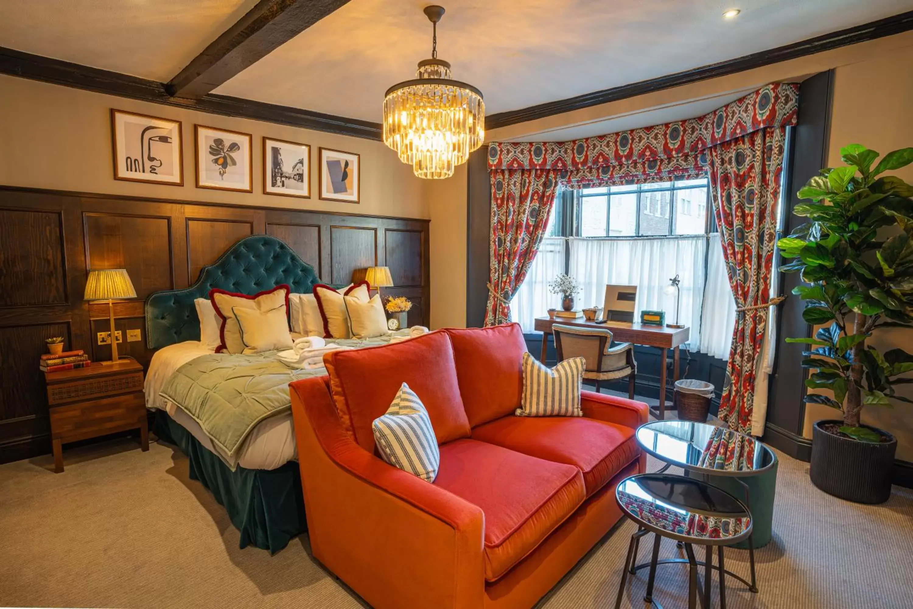 Bedroom, Seating Area in Salisbury Arms Hotel