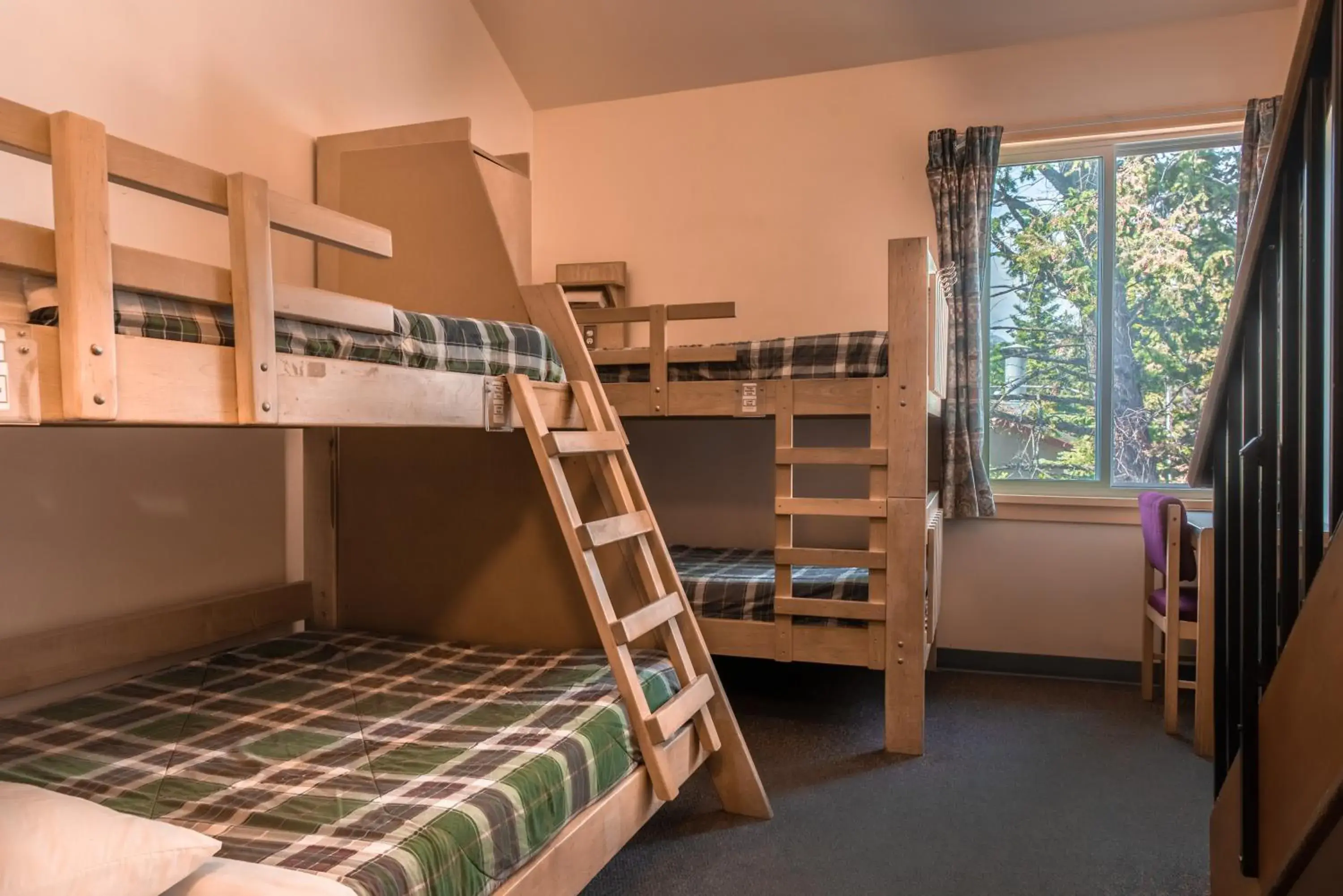 Bunk Bed in HI Banff Alpine Centre - Hostel