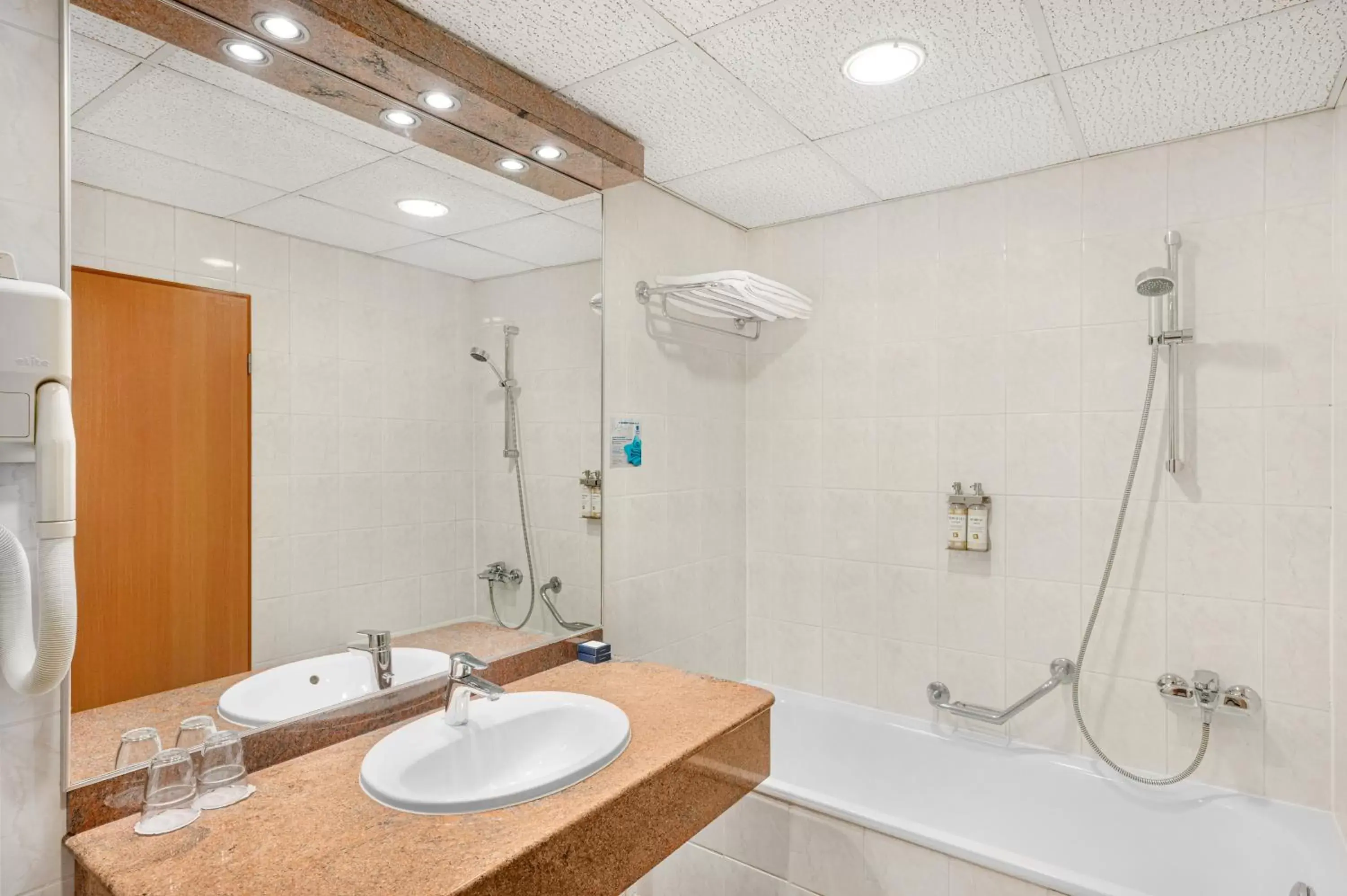 Bathroom in Danubius Hotel Raba