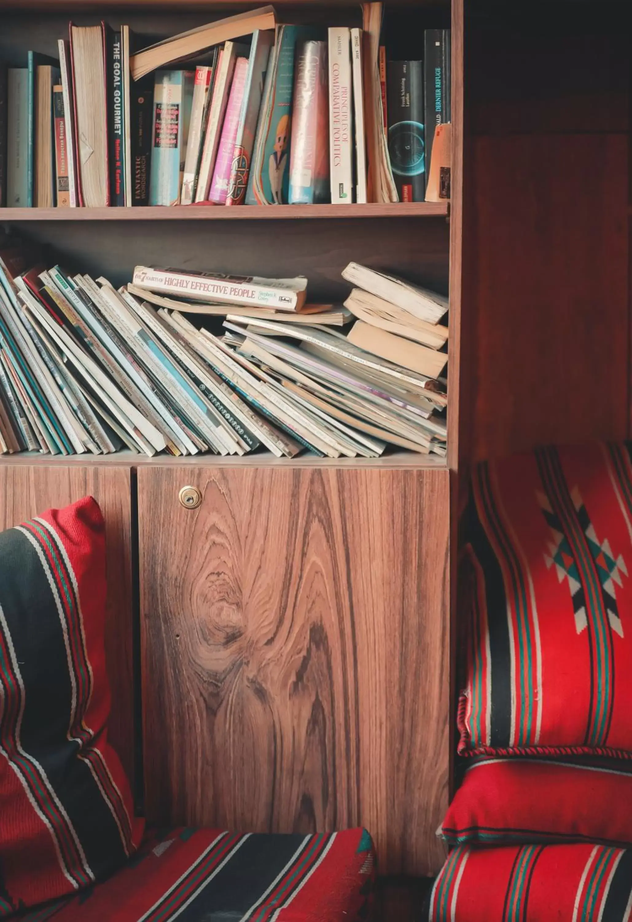 Library in Amman Pasha Hotel