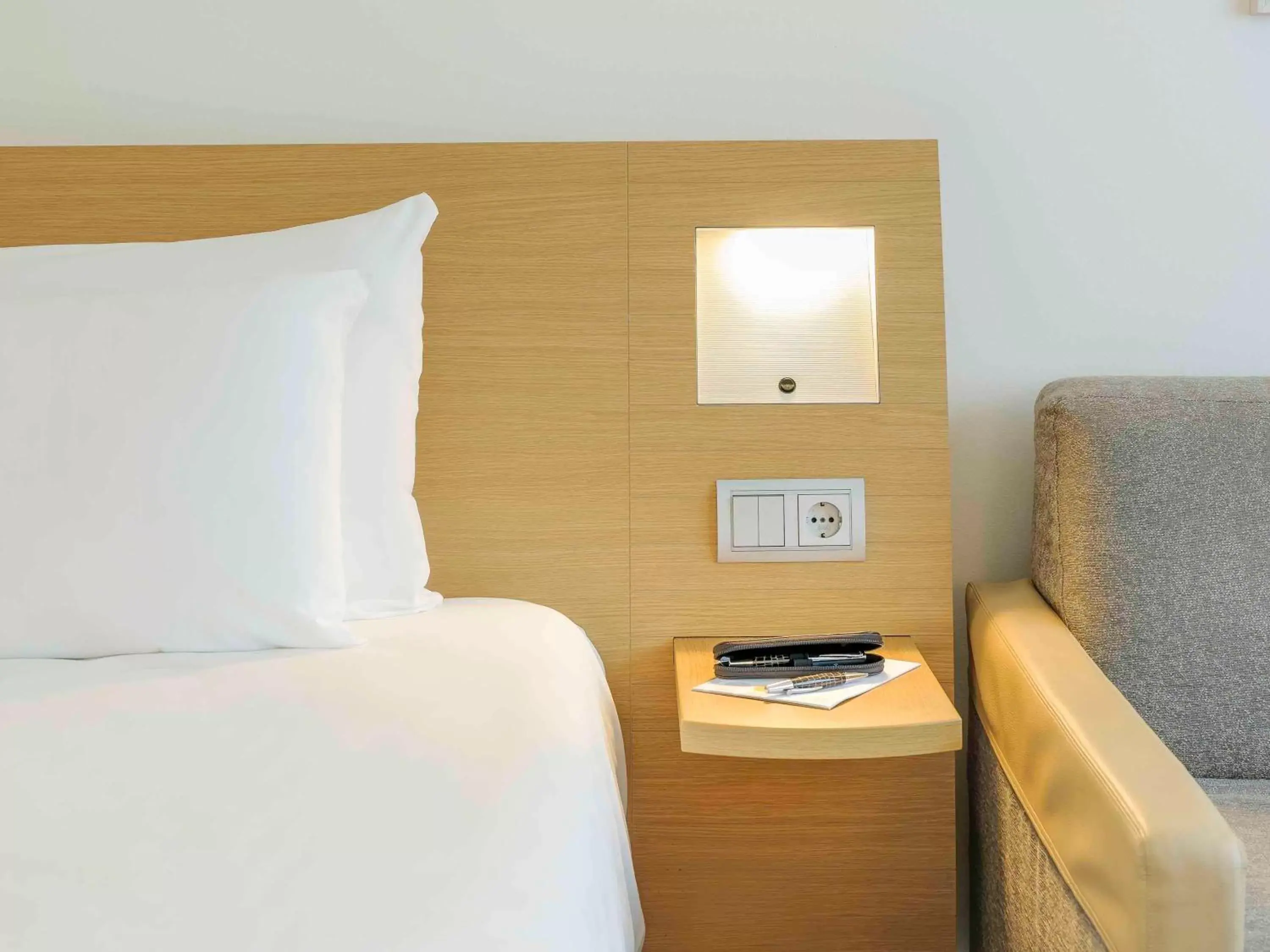 Bedroom, Bed in Novotel Aachen City