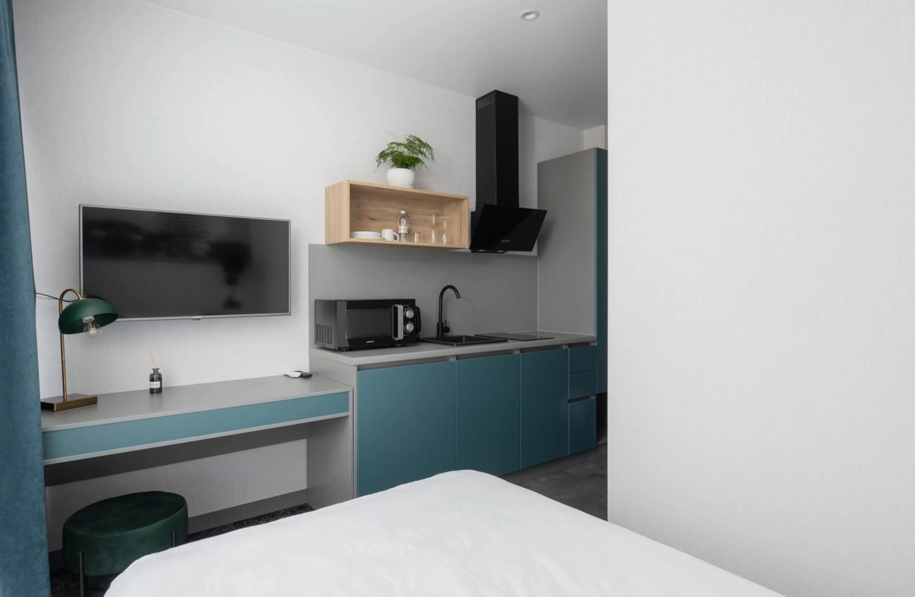 Bed, Kitchen/Kitchenette in Be The One Hotel