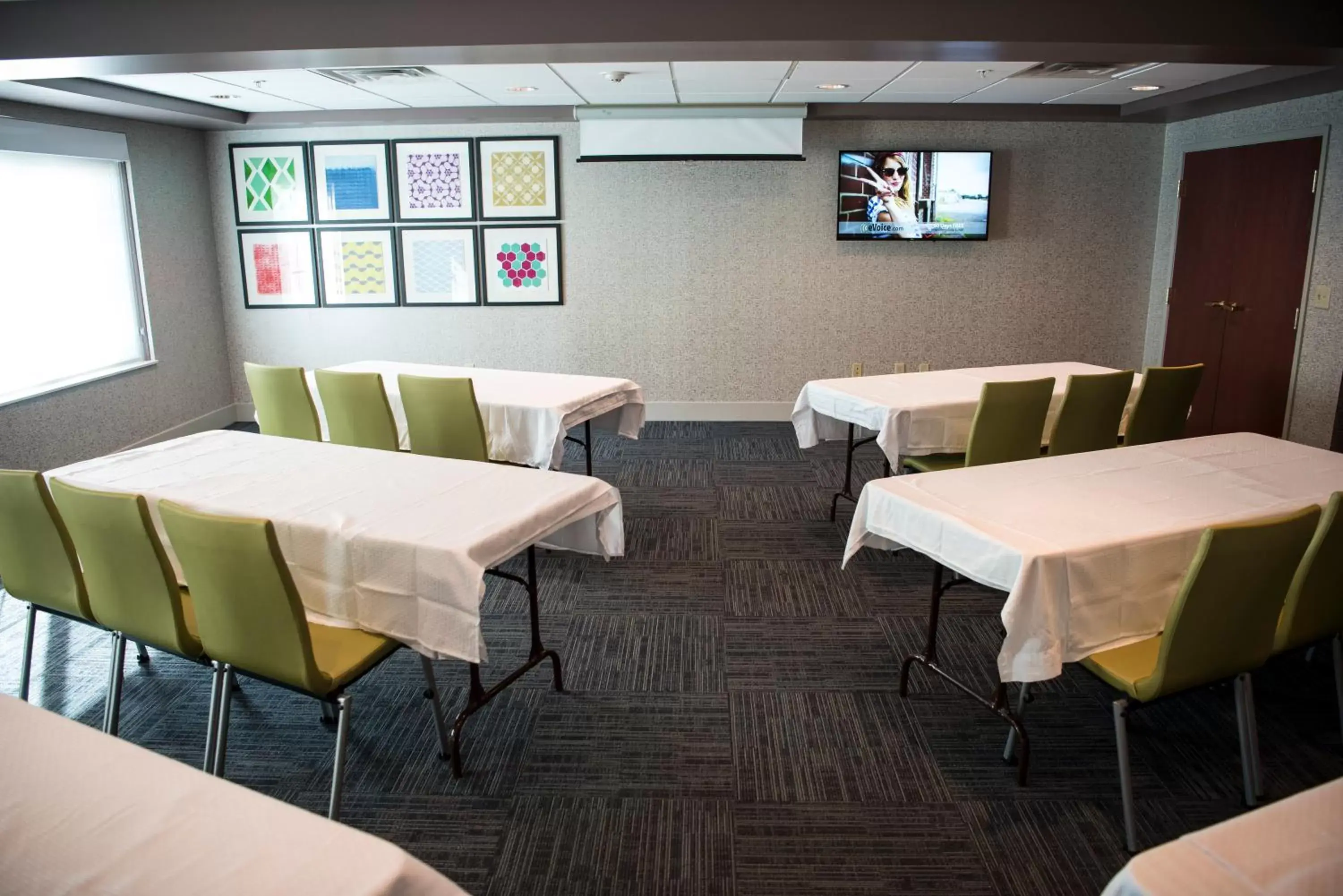 Meeting/conference room, Restaurant/Places to Eat in Holiday Inn Express Hotel & Suites Lexington-Downtown University, an IHG Hotel