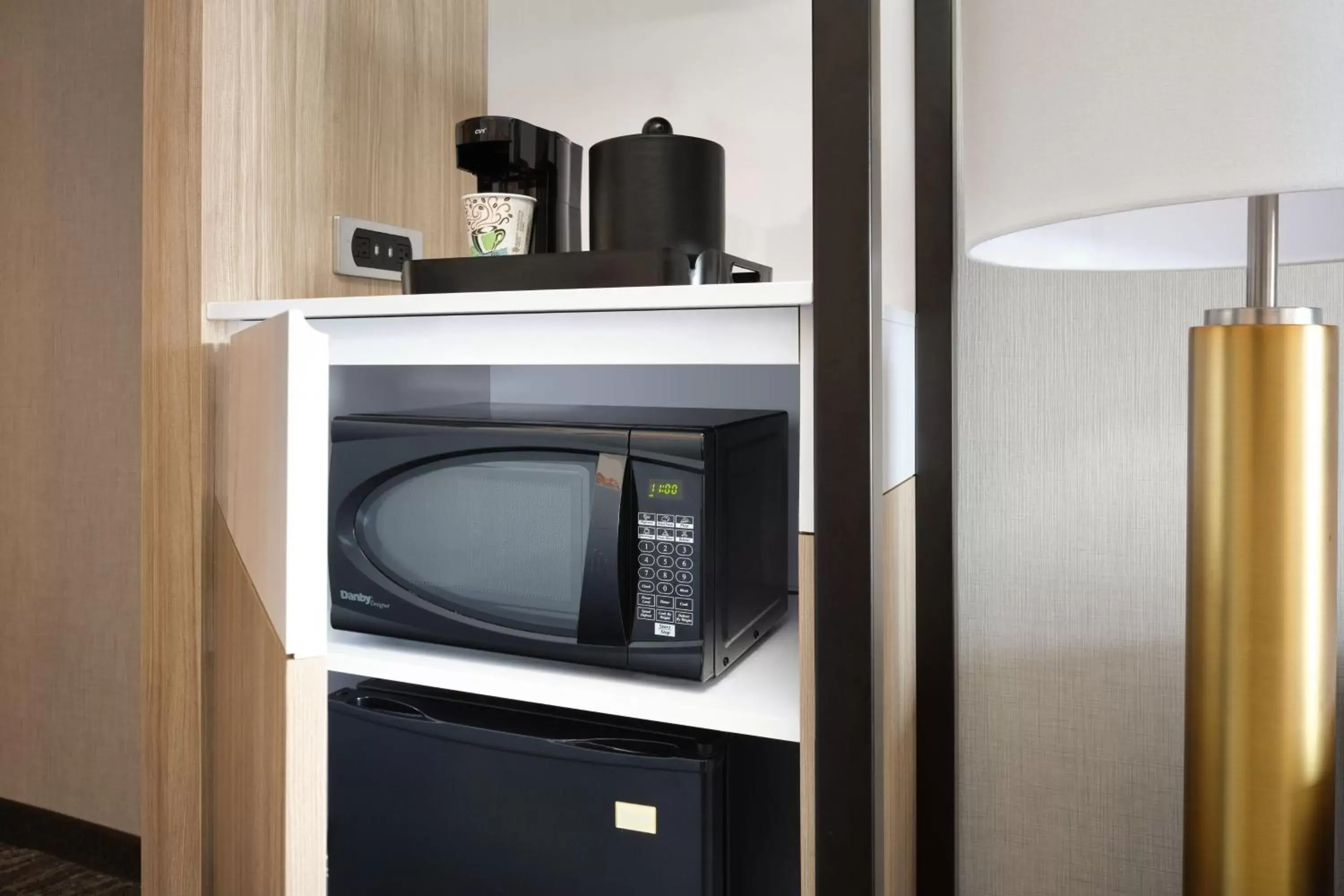 Bedroom, TV/Entertainment Center in Spring Hill Suites Minneapolis-St. Paul Airport/Mall Of America