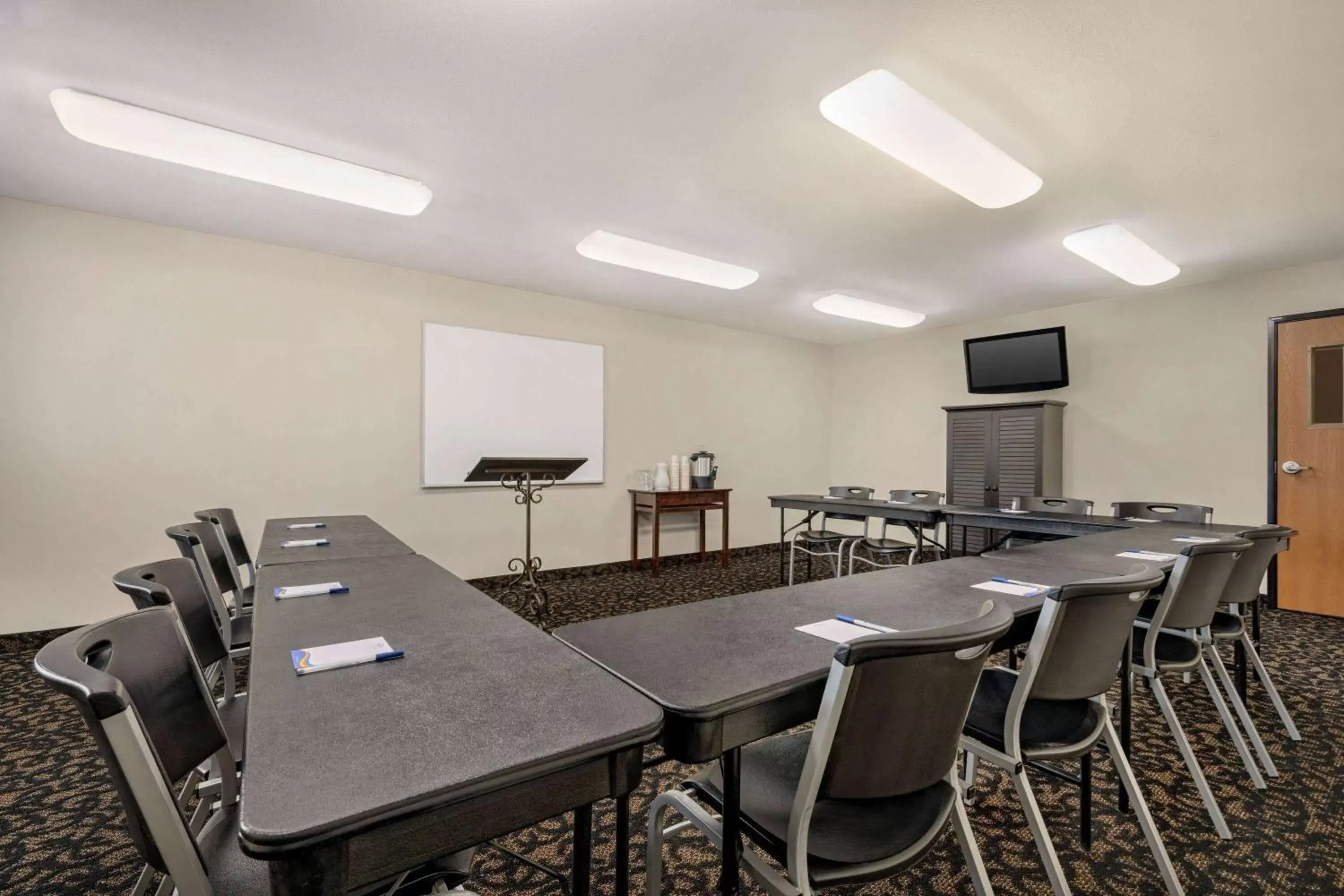 Meeting/conference room in Baymont by Wyndham Fremont