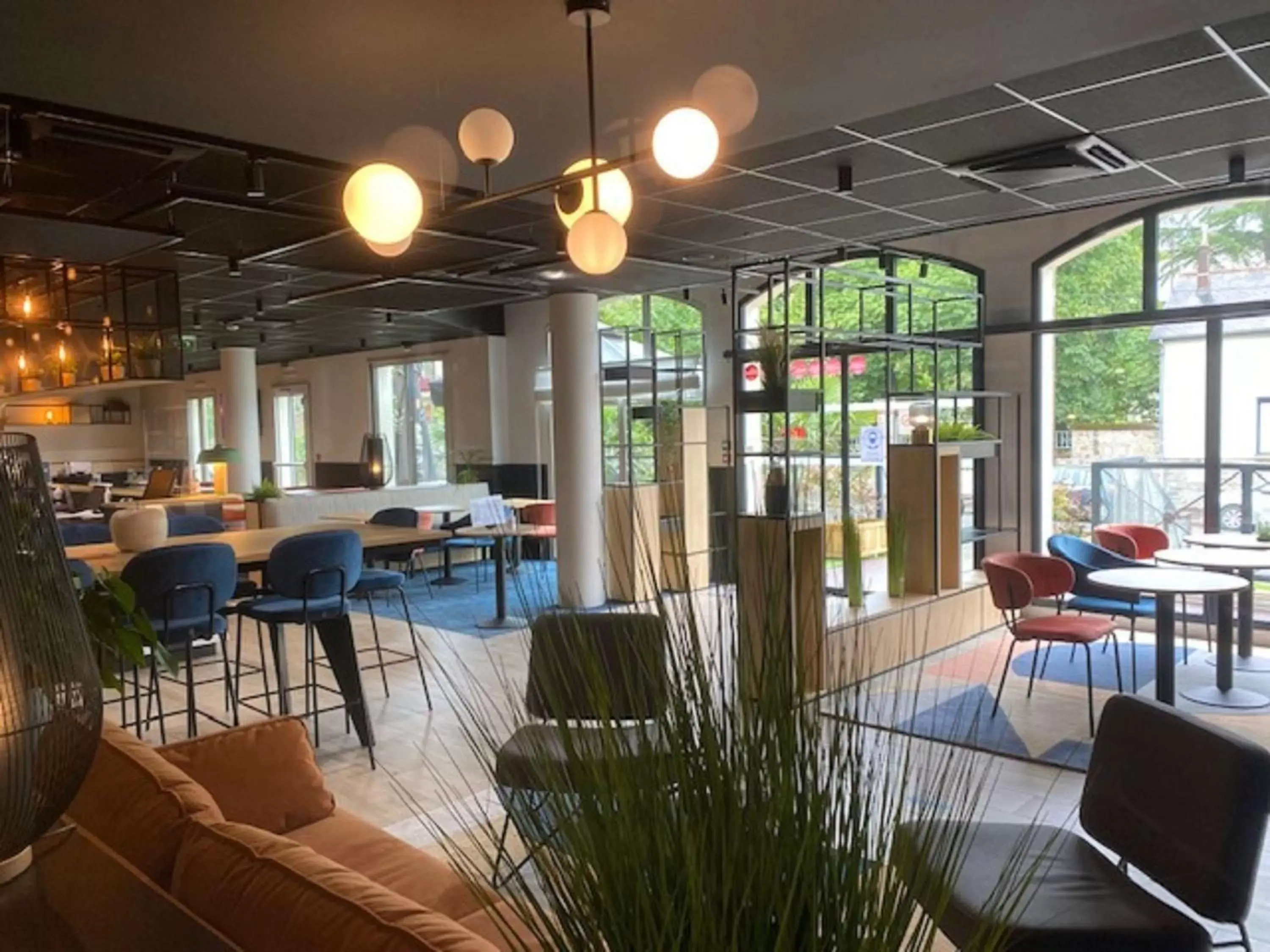 Property building, Lounge/Bar in ibis Vitré Centre