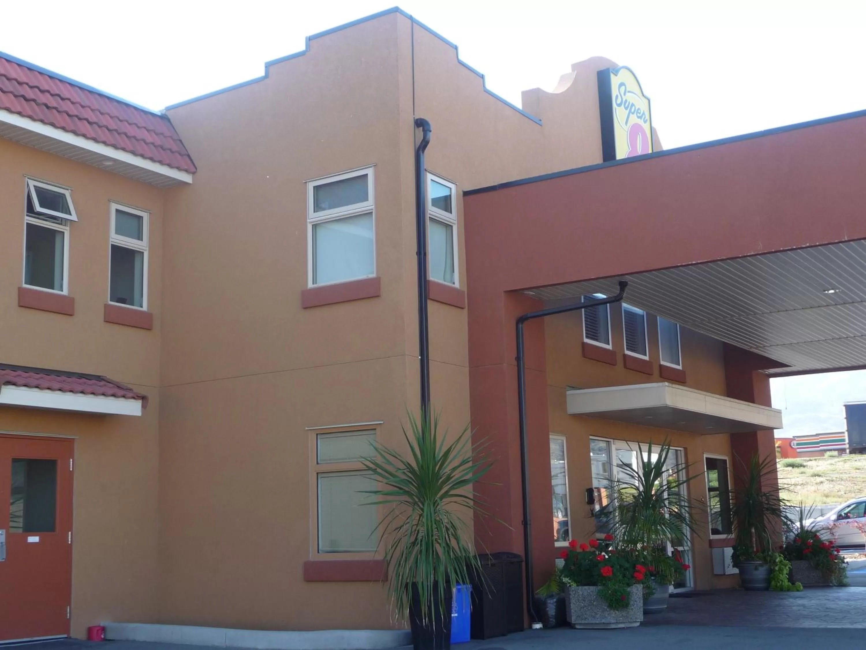 Facade/Entrance in Super 8 by Wyndham Osoyoos