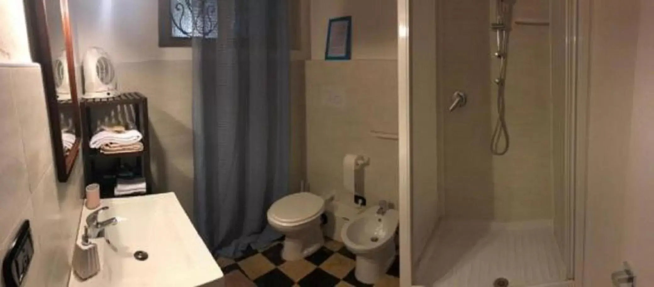 Shower, Bathroom in Lavilletta B&B