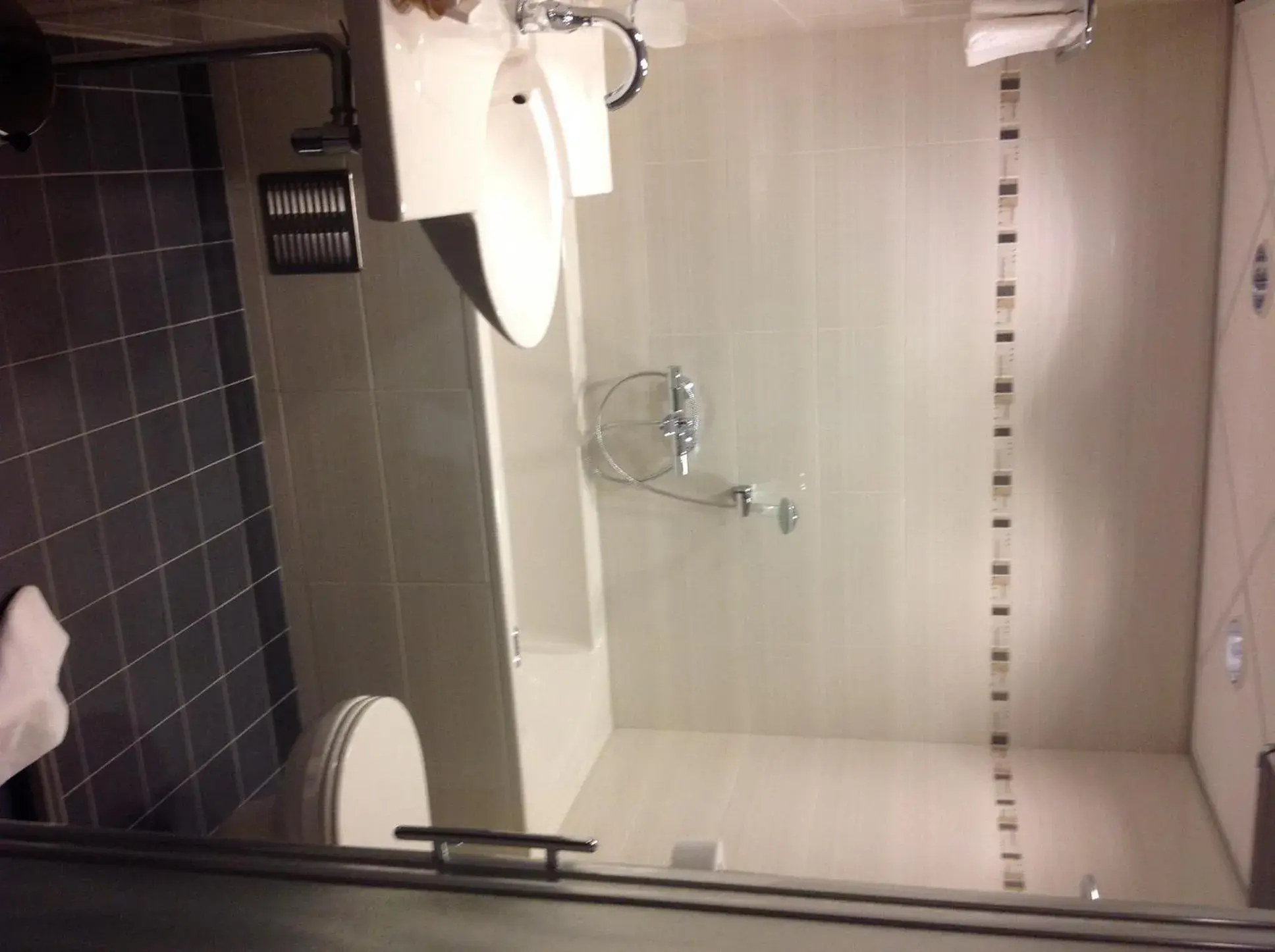 Bathroom in SuyderSee Hotel