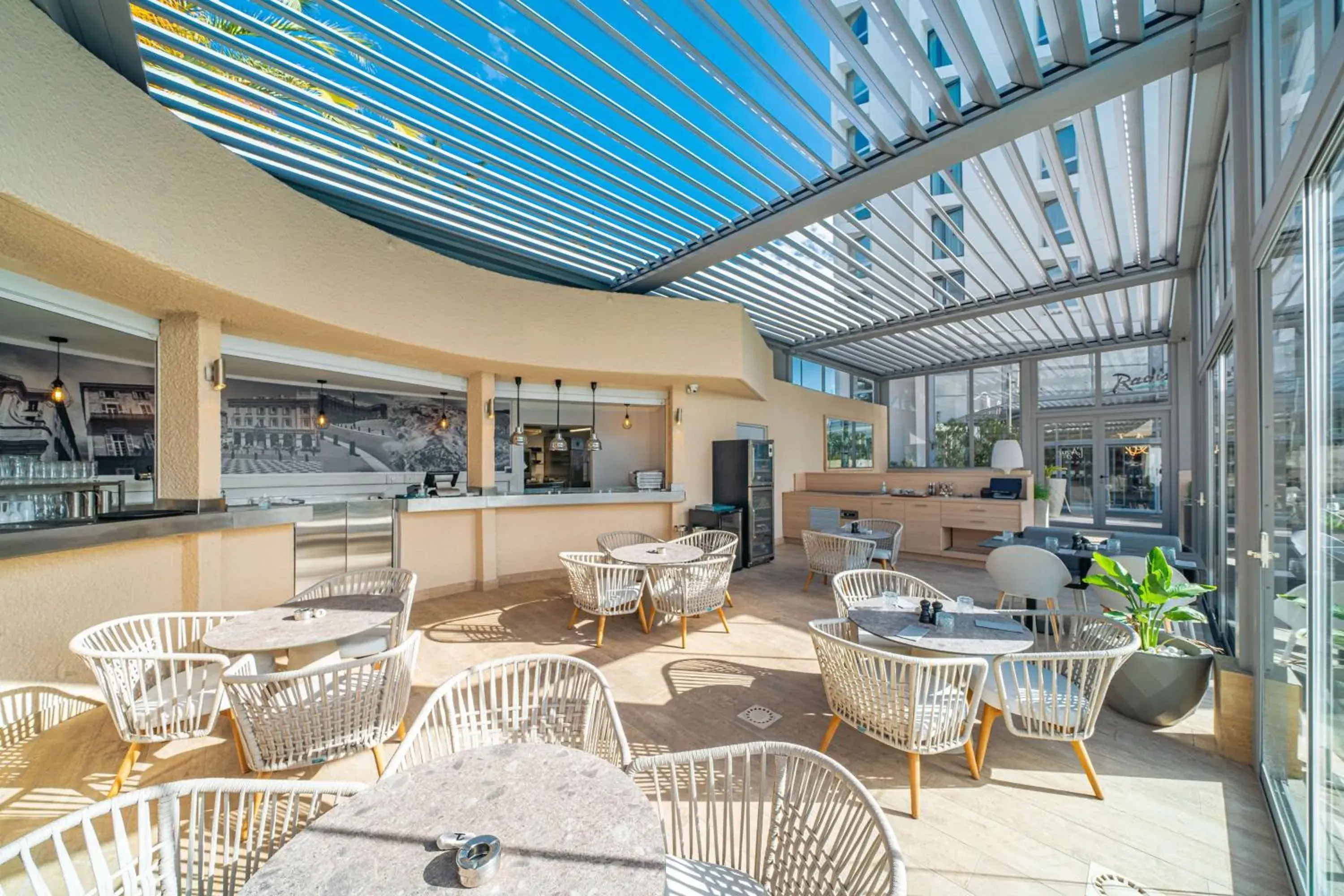 Restaurant/places to eat in Radisson Hotel Nice Airport Restaurant/places to eat in Radisson Hotel Nice Airport