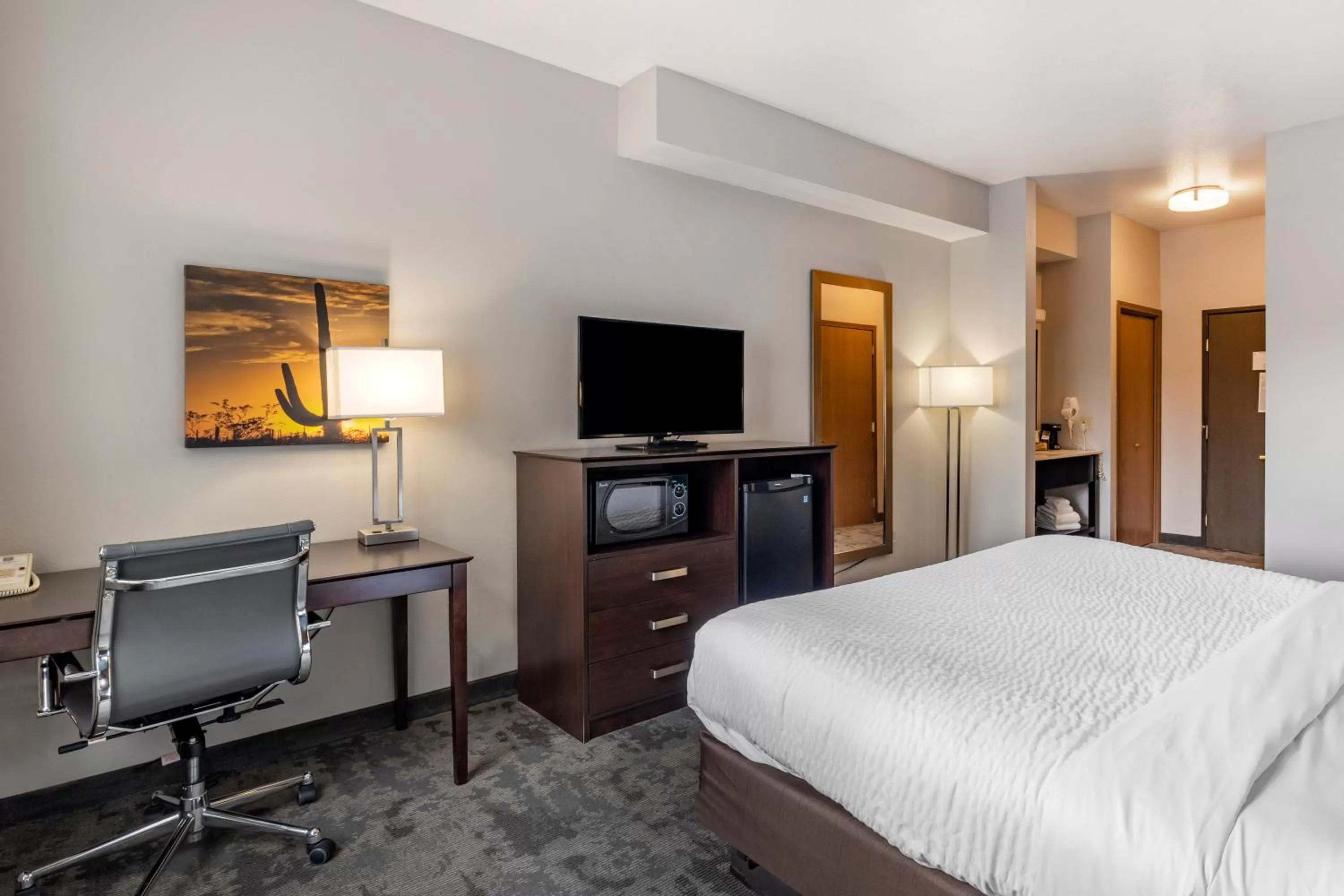 Bed in Clarion Inn Kingman I-40 Route 66