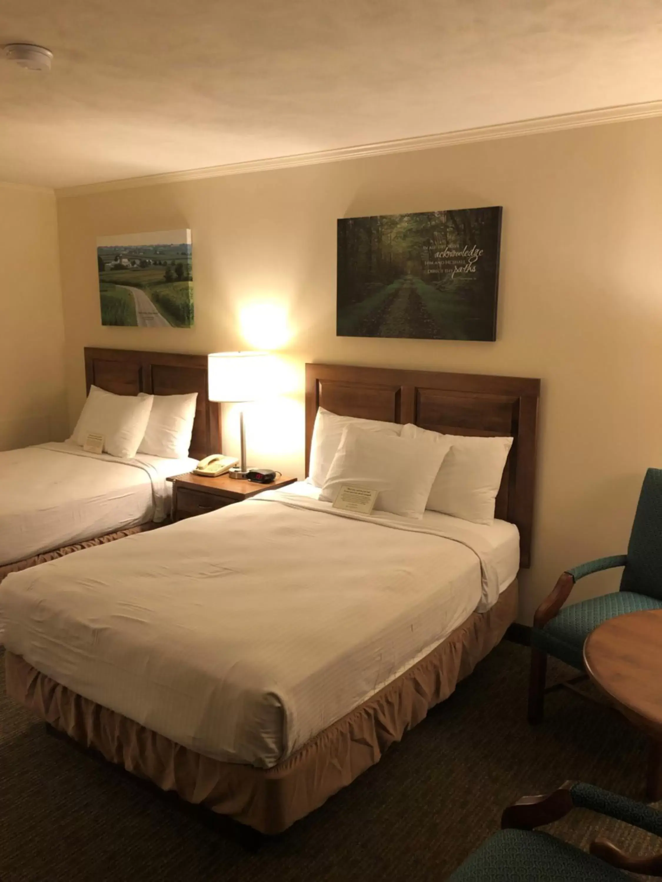 Photo of the whole room, Bed in Bird-in-Hand Family Inn