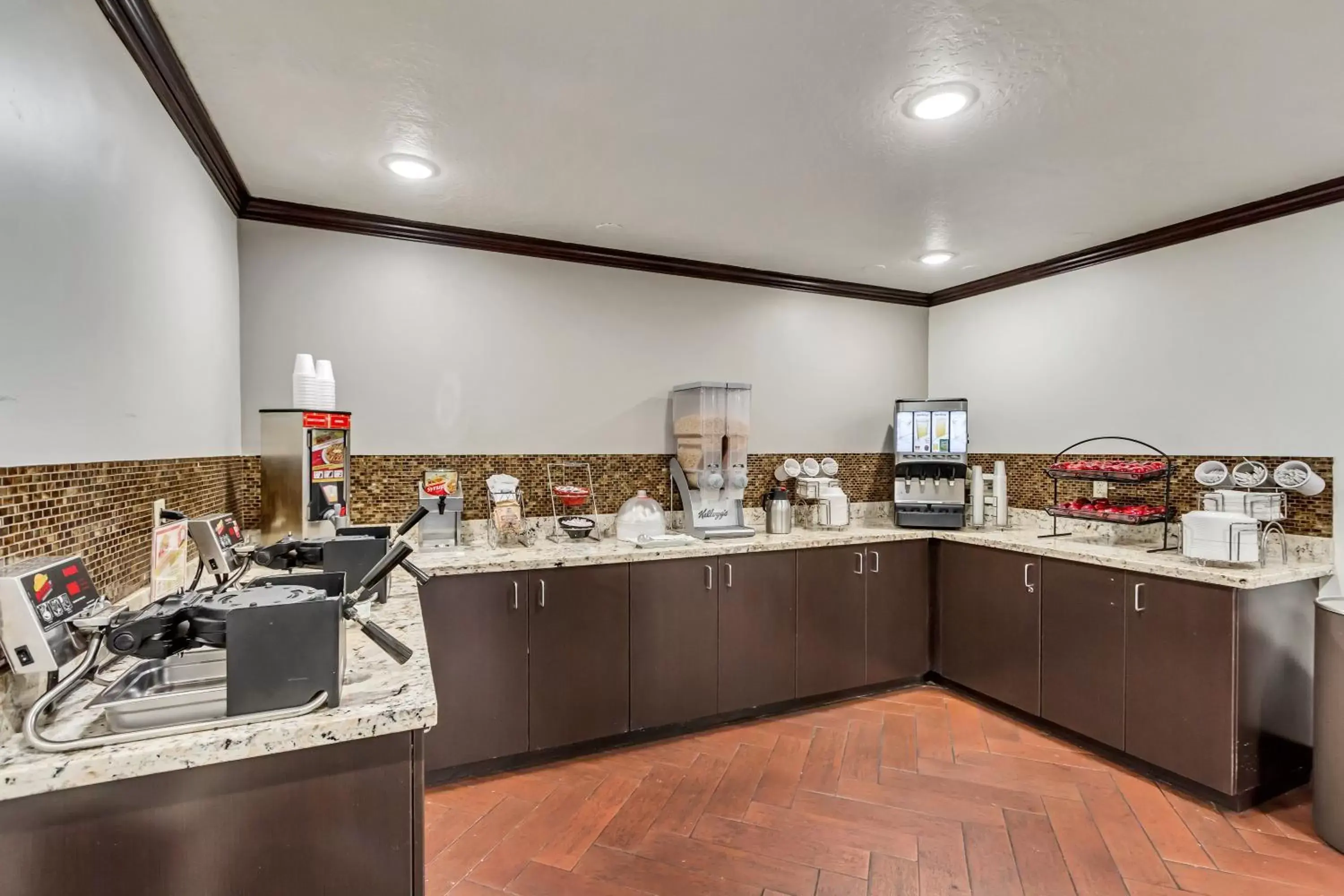 Breakfast, Kitchen/Kitchenette in Park Inn by Radisson Salt Lake City -Midvale