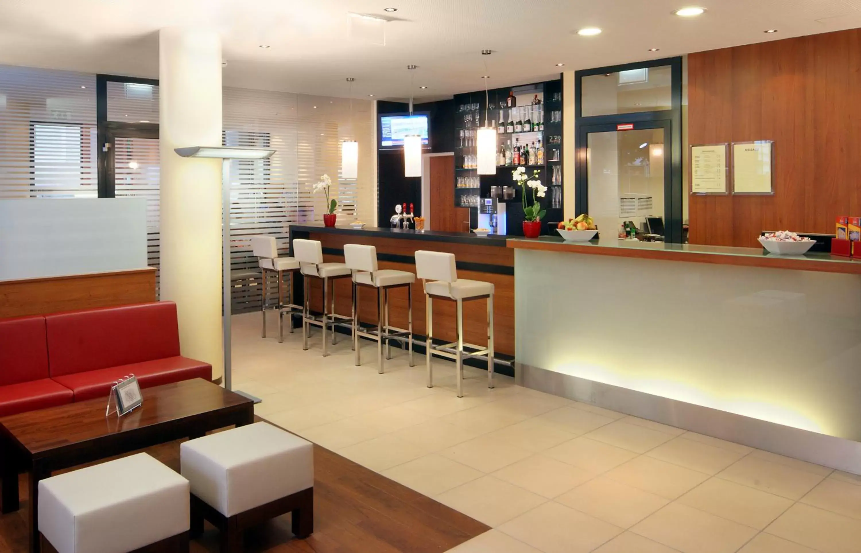 Lobby or reception, Lounge/Bar in Leonardo Hotel Salzburg City Center