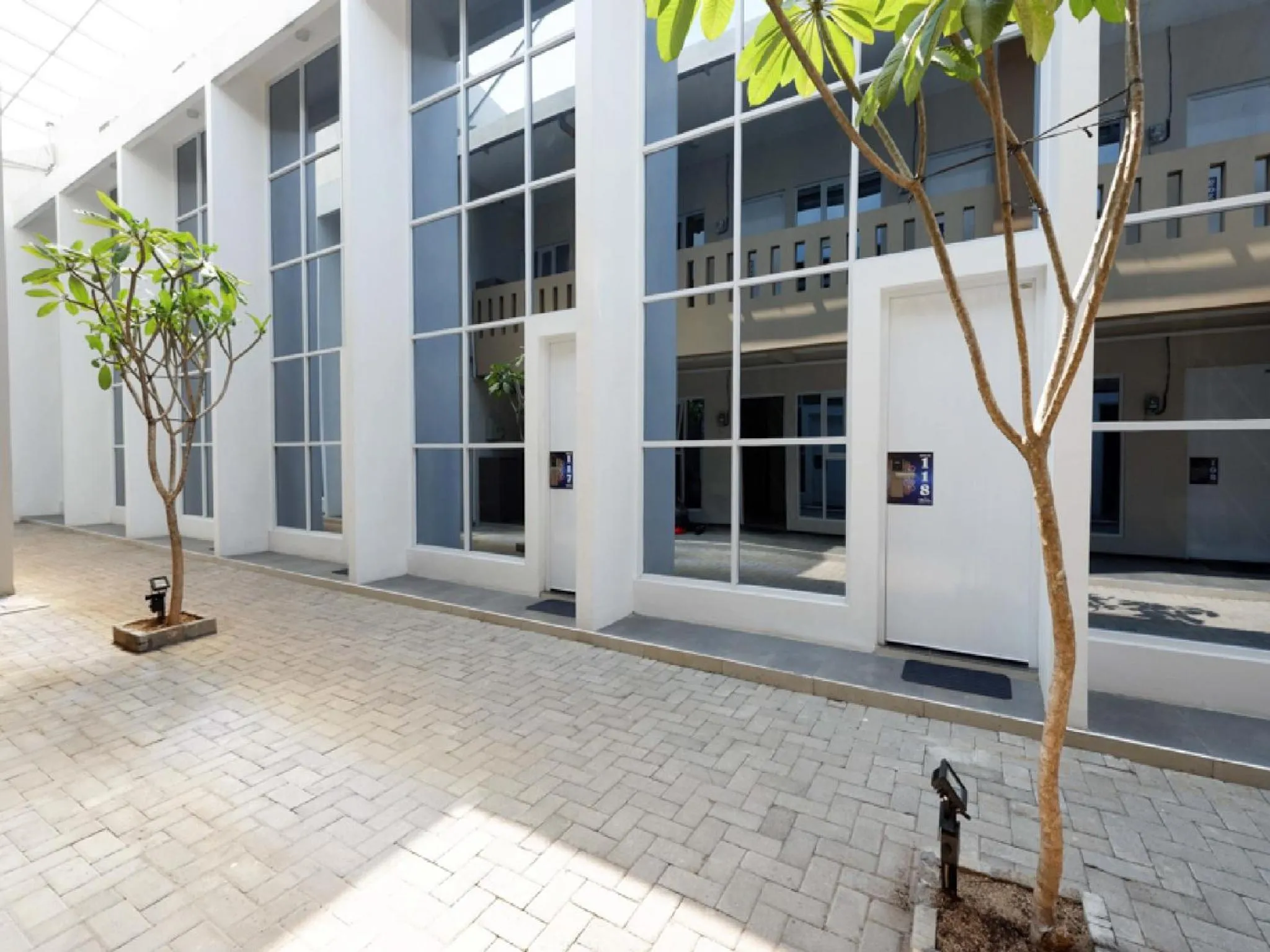 Area and facilities in RedDoorz Plus near Paragon Mall Semarang