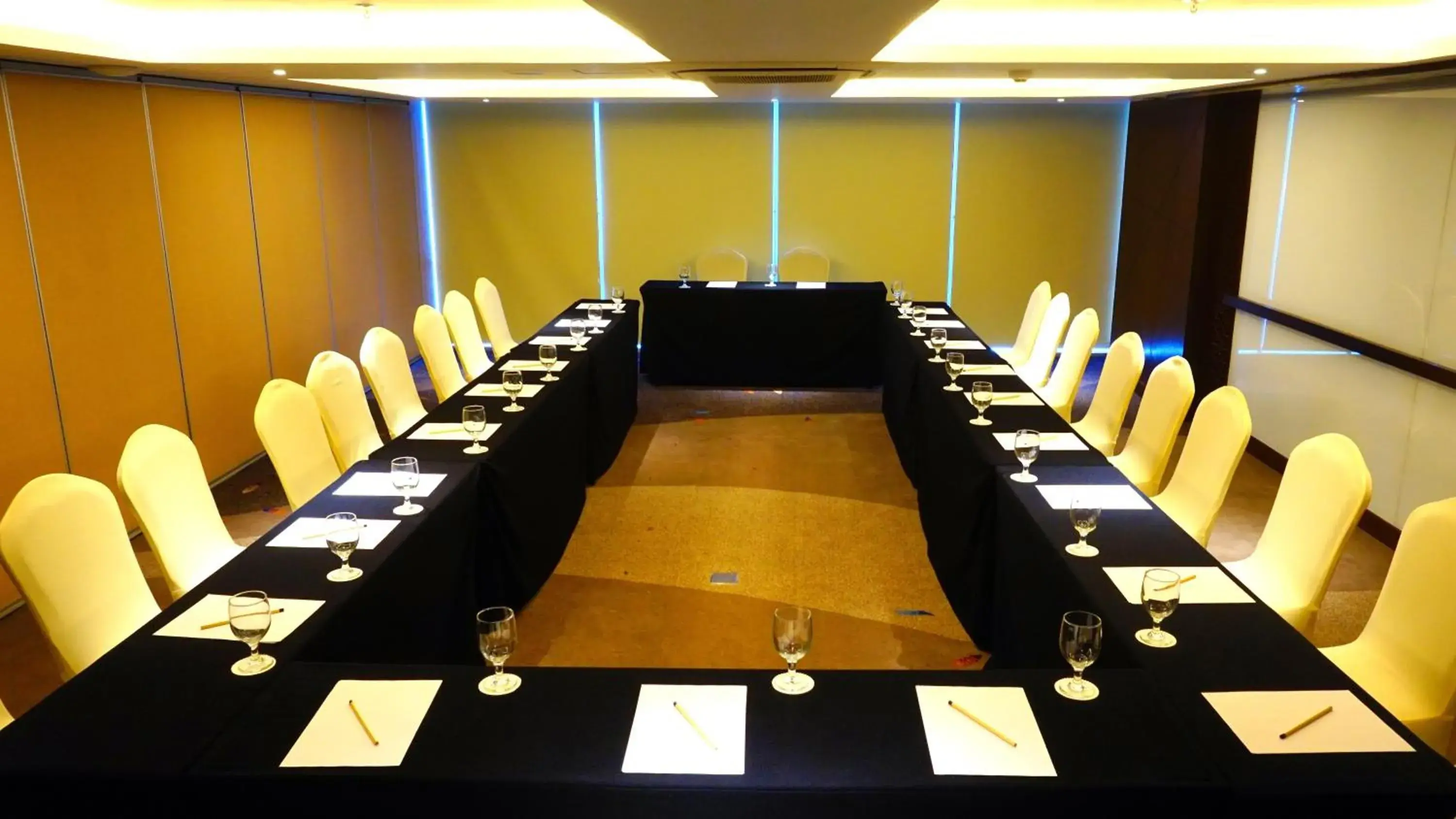 Meeting/conference room in Louis Kienne Hotel Pandanaran