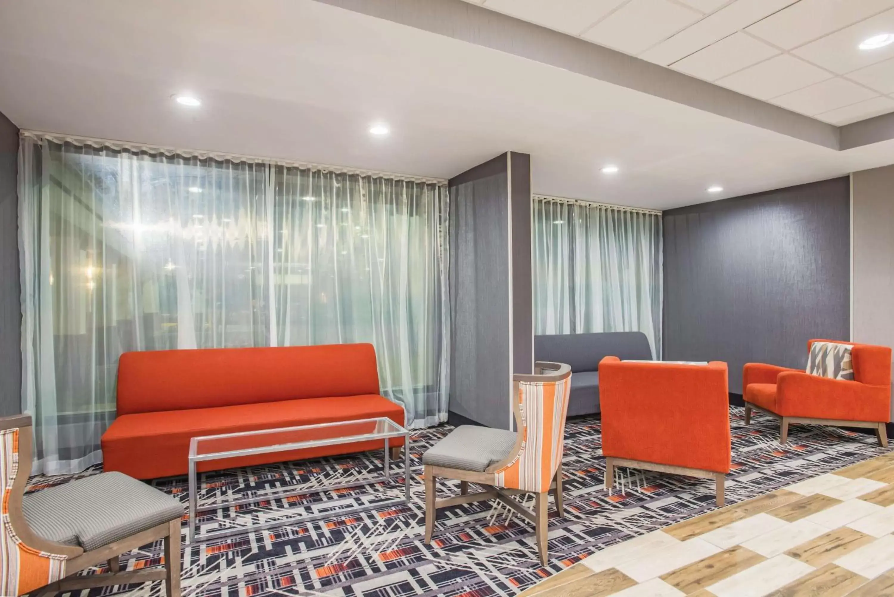 Lobby or reception, Seating Area in La Quinta Inn & Suites by Wyndham DC Metro Capital Beltway