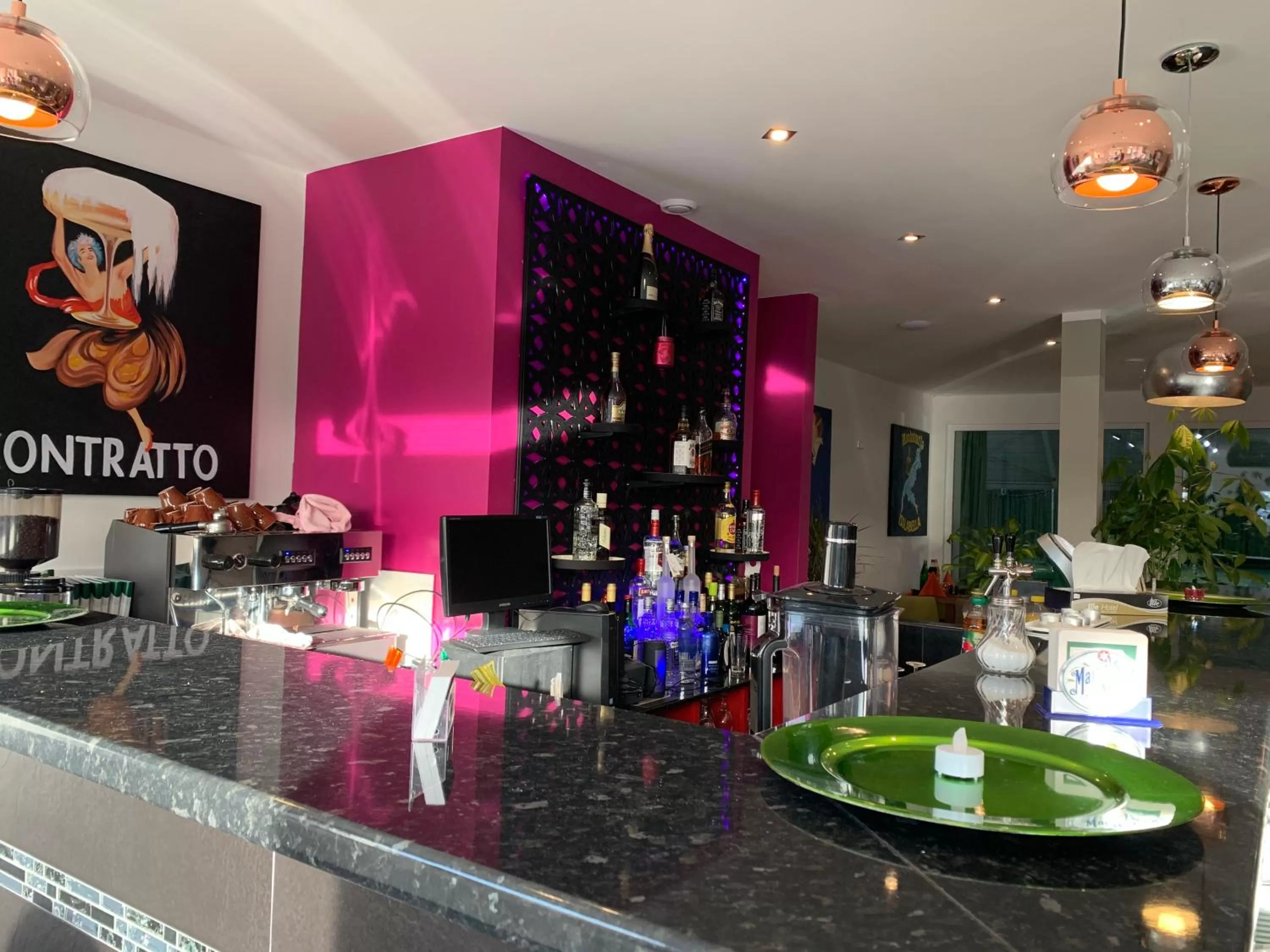 Restaurant/places to eat in Confour Hotel