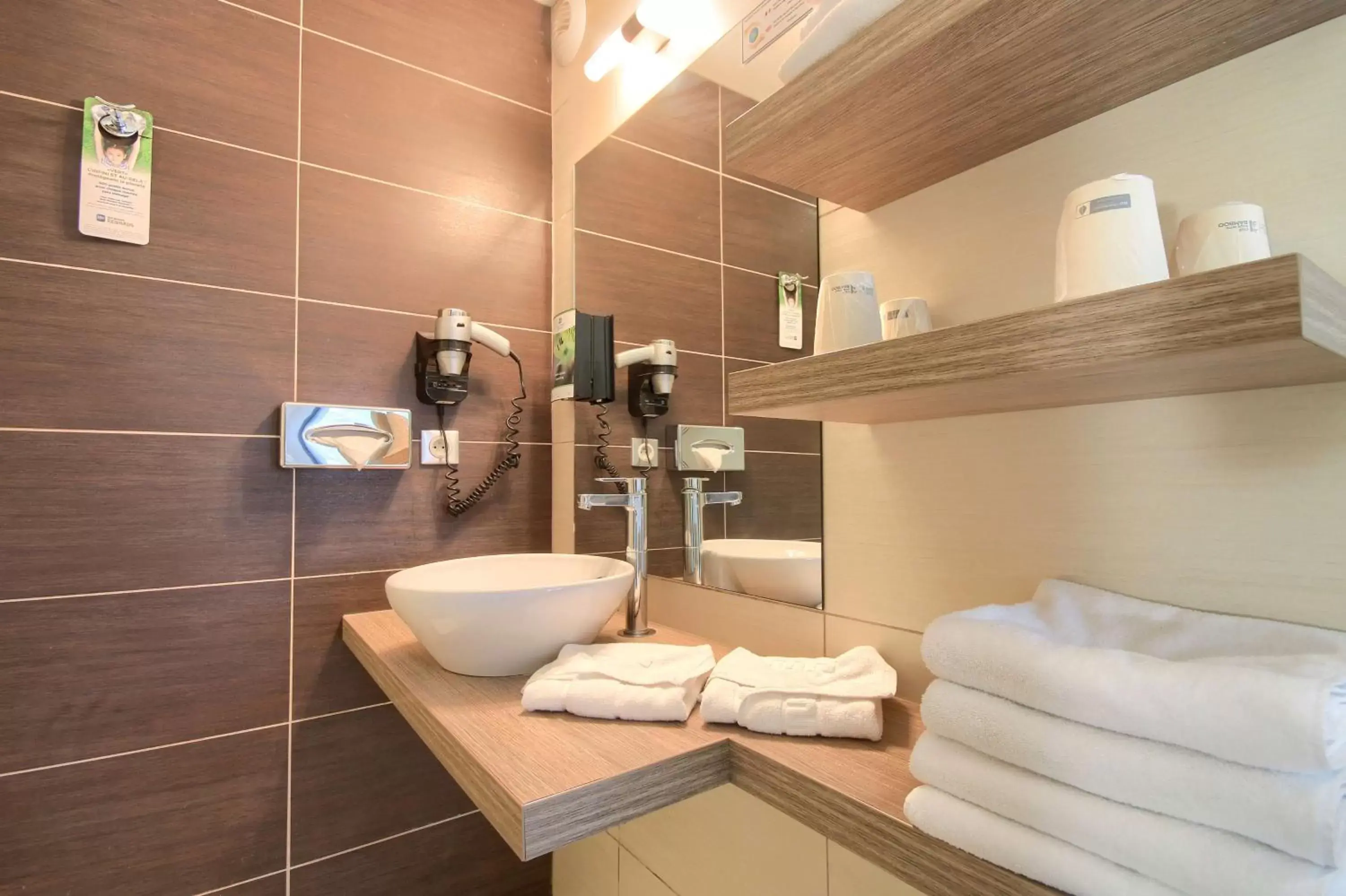 Bathroom in Sure Hotel by Best Western Reims Nord