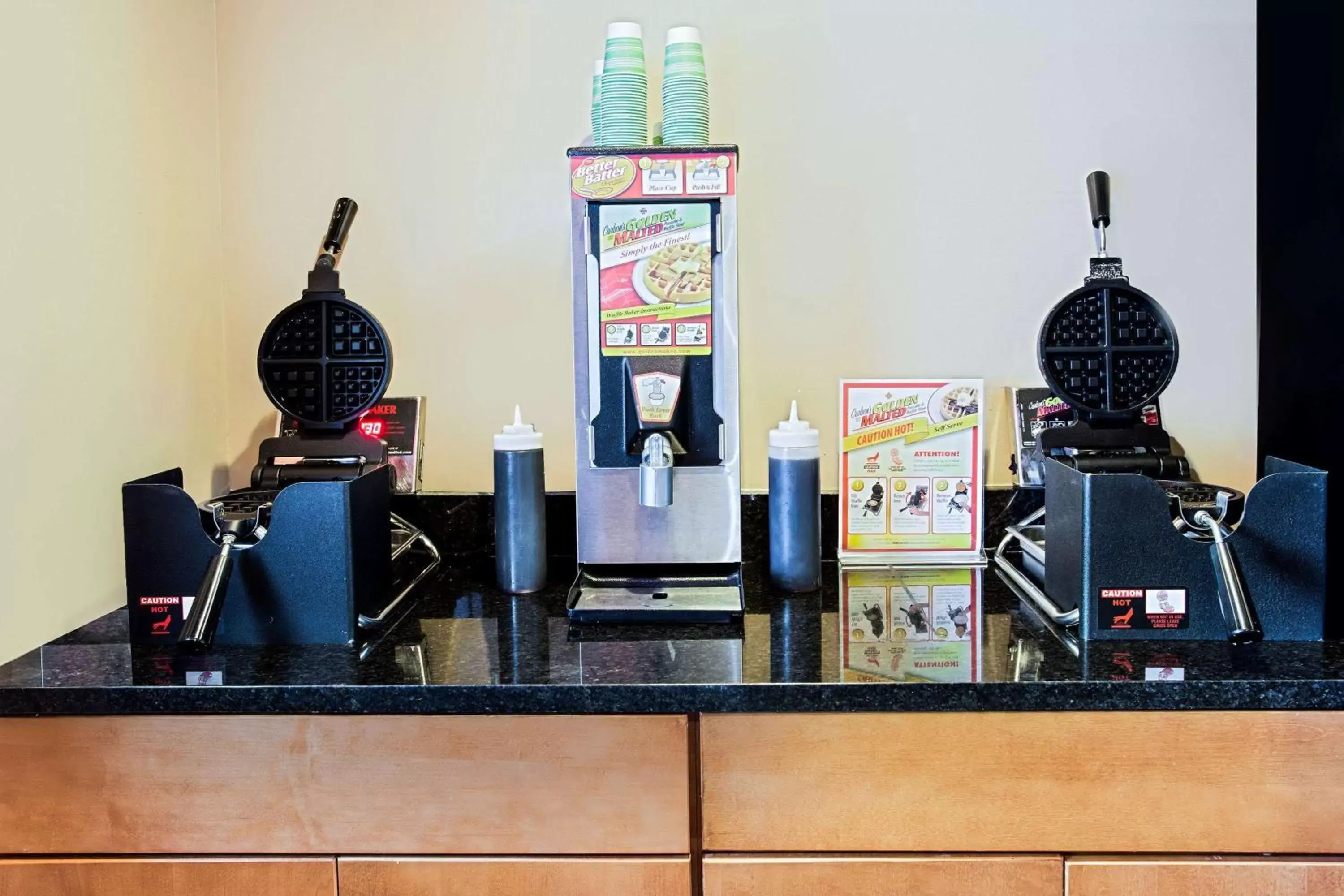 Restaurant/places to eat in Microtel Inn & Suites by Wyndham Holland Restaurant/places to eat in Microtel Inn & Suites by Wyndham Holland