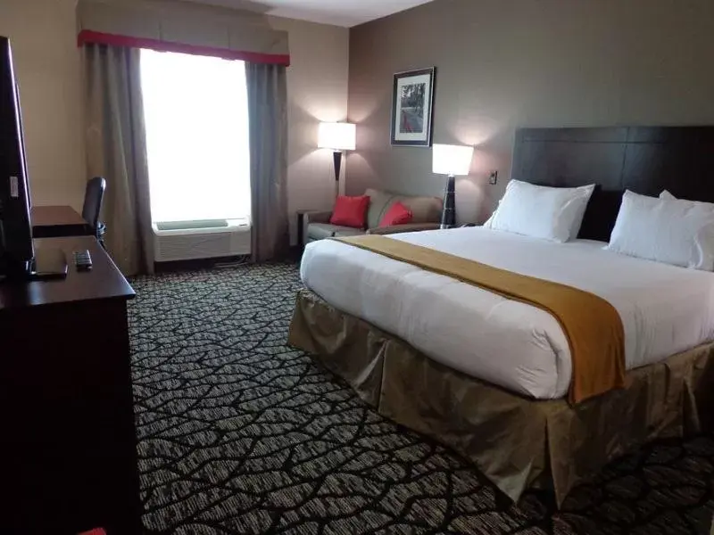Bedroom, Bed in Holiday Inn Express and Suites Lubbock South, an IHG Hotel