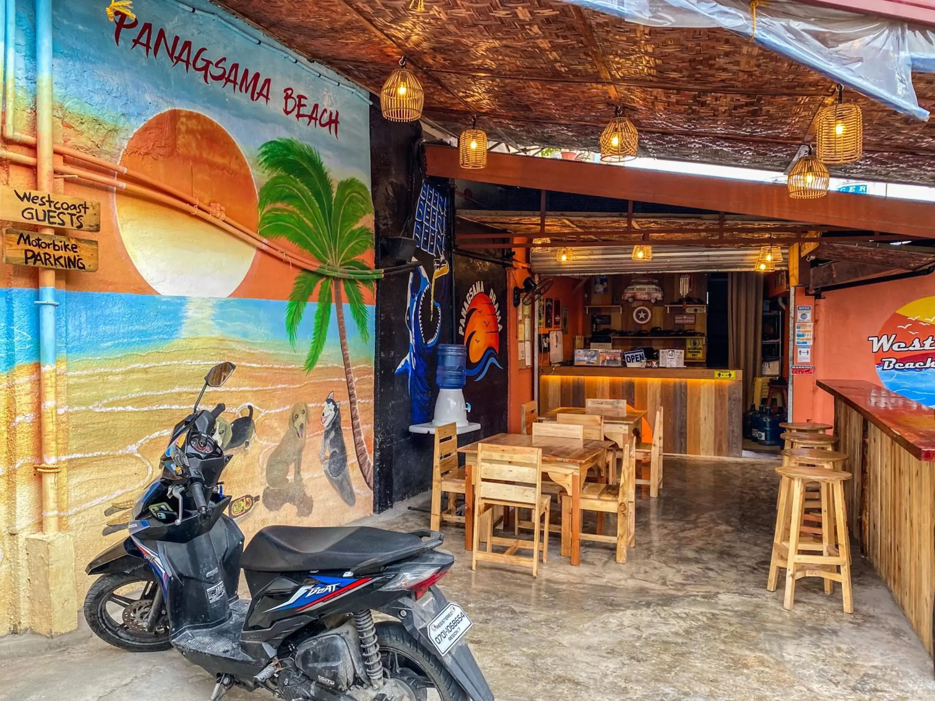 Lounge or bar in West Coast Beach House Lounge or bar in West Coast Beach House