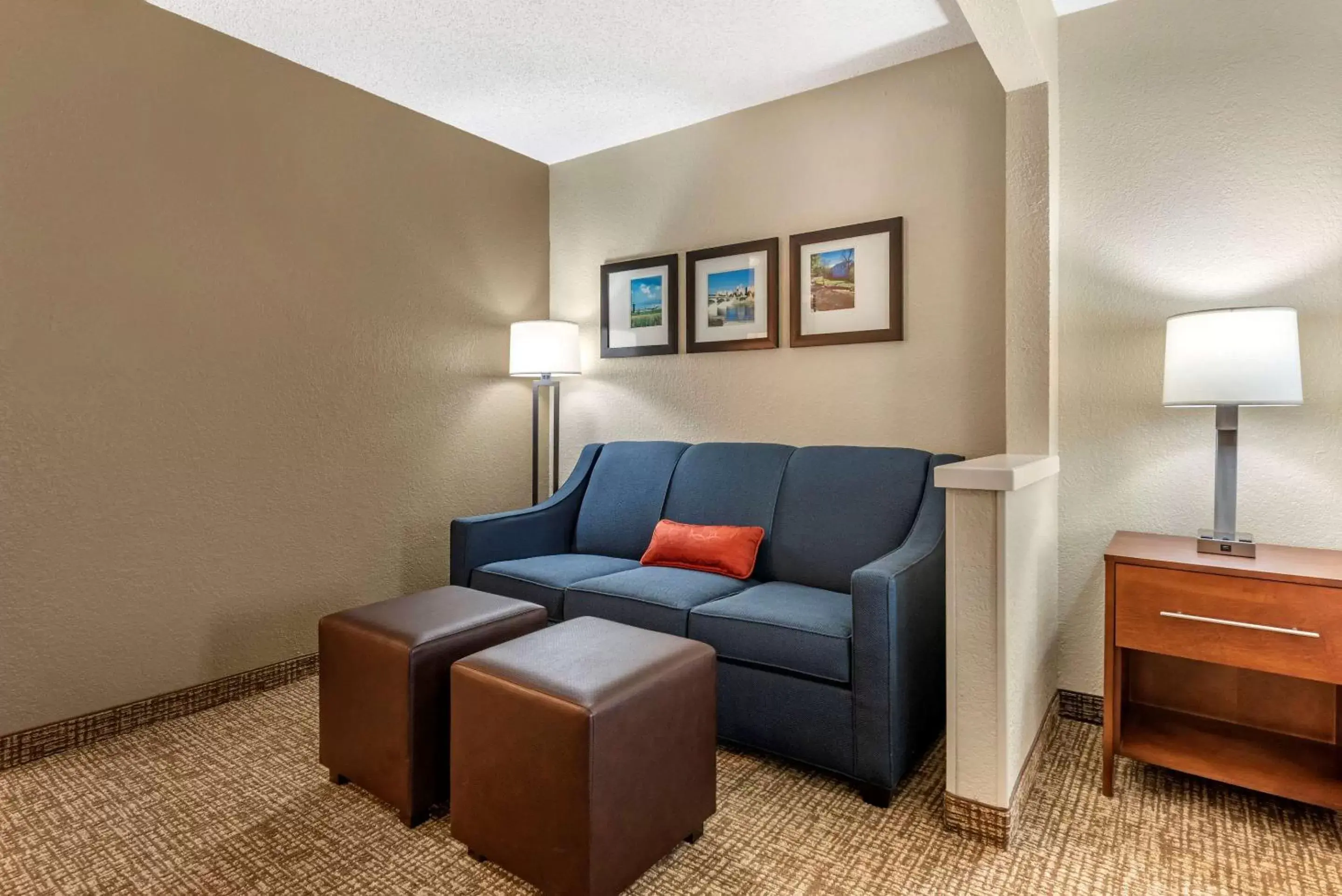 Bedroom, Seating Area in Comfort Inn & Suites Middletown - Franklin