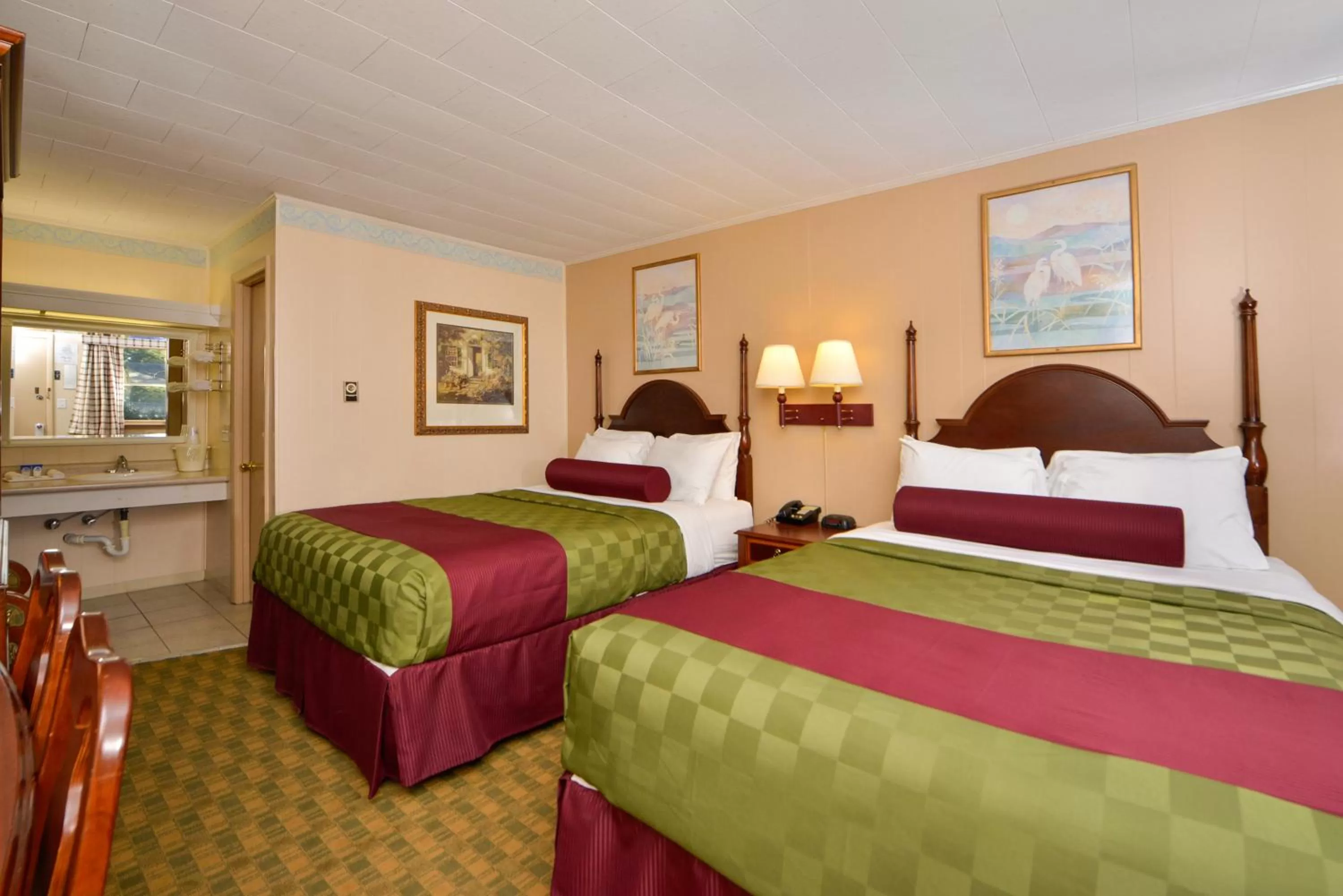 Bed in Americas Best Value Inn Chincoteague