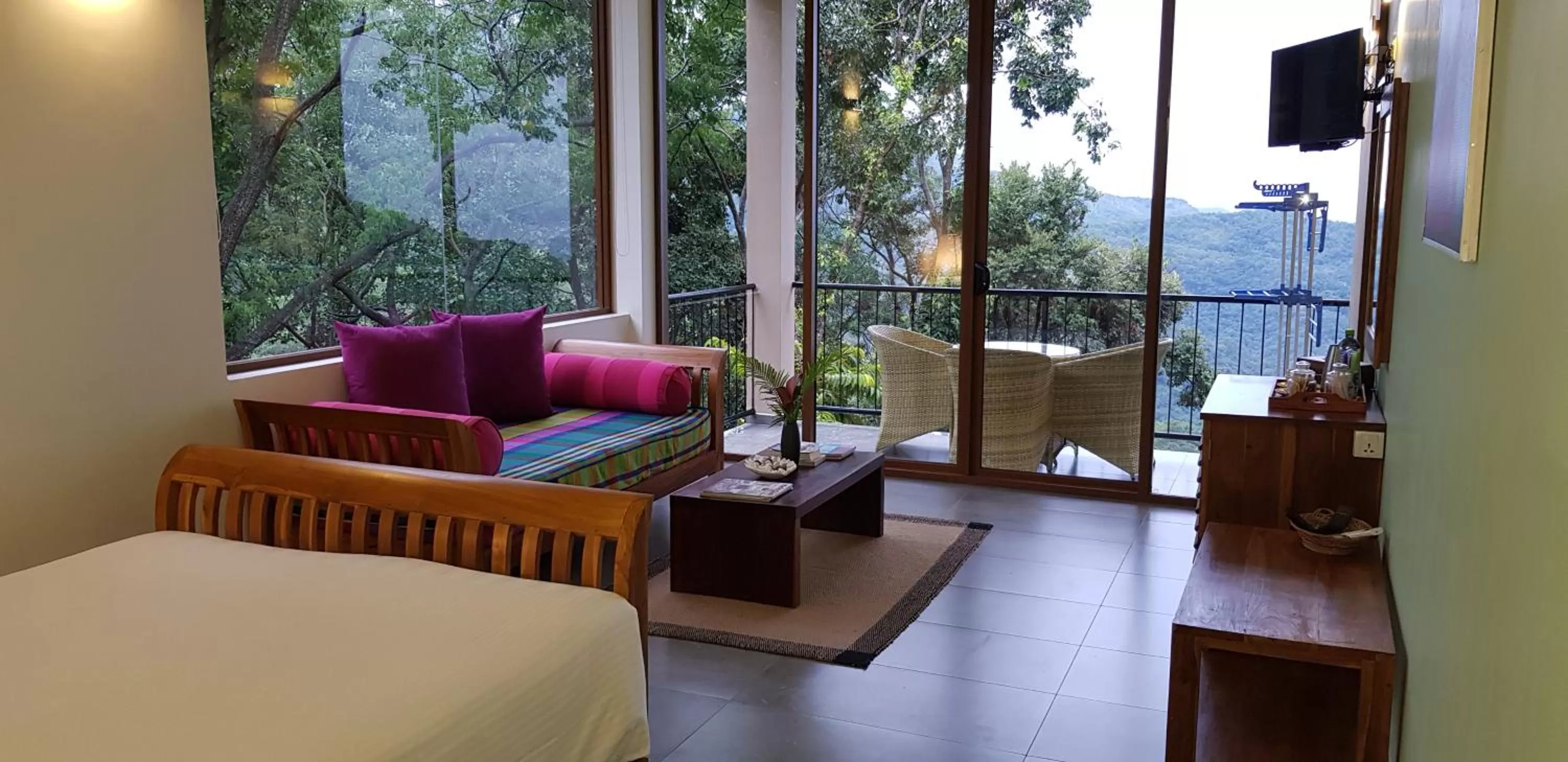 Living room, Bed in Ella Planters Bungalow