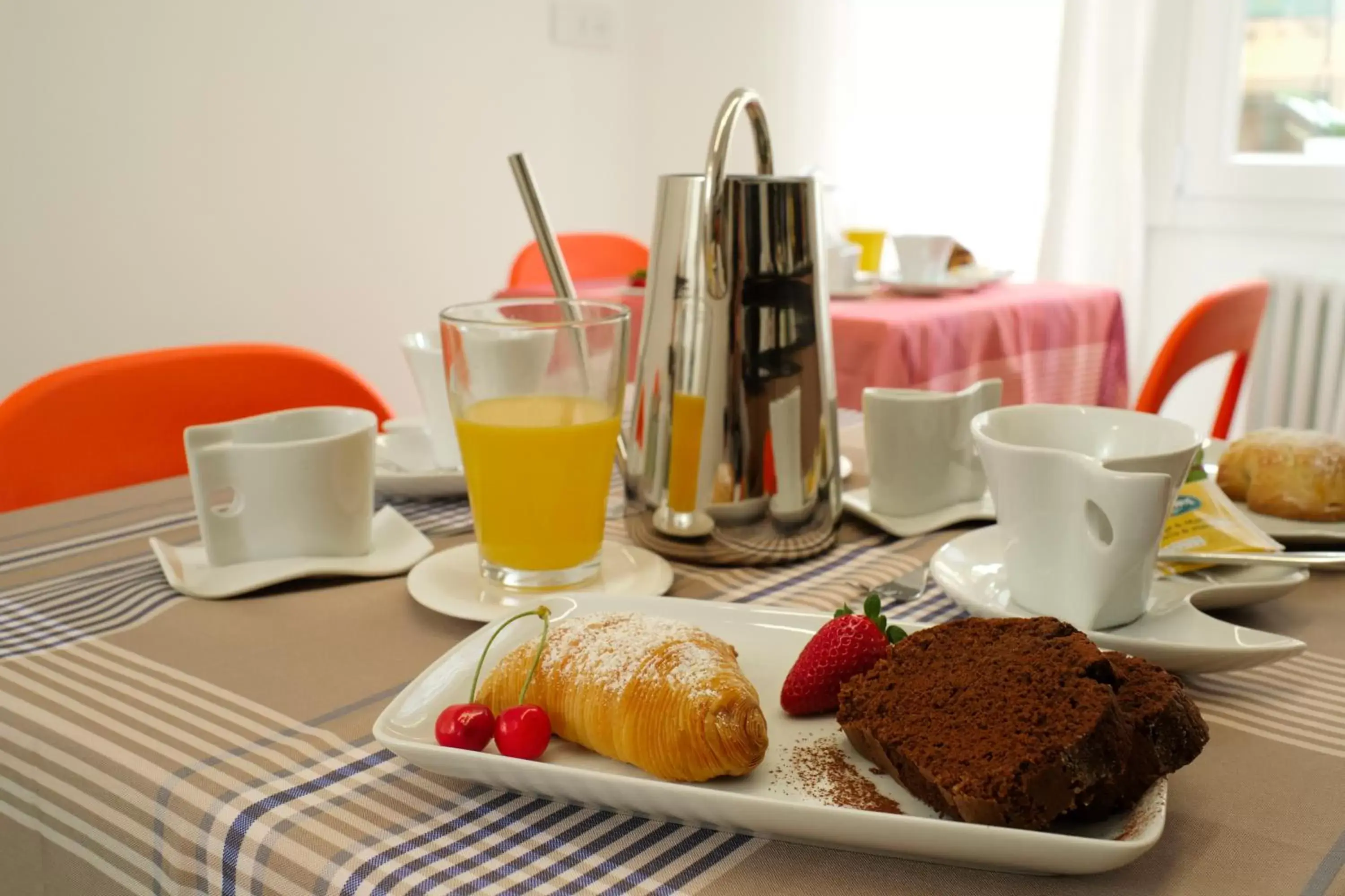 Seating area, Breakfast in DANLÚ