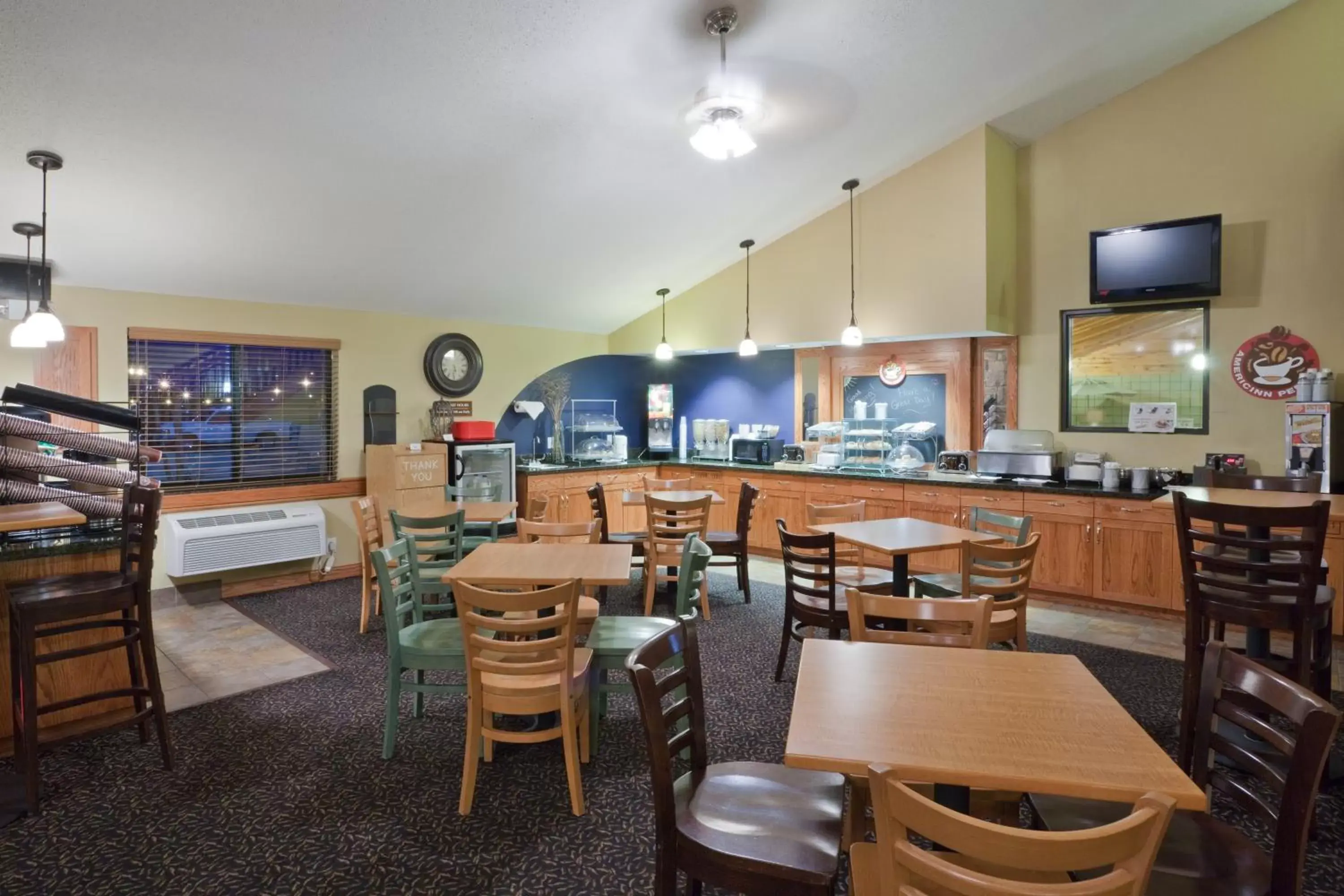 Restaurant/Places to Eat in AmericInn by Wyndham Lincoln South