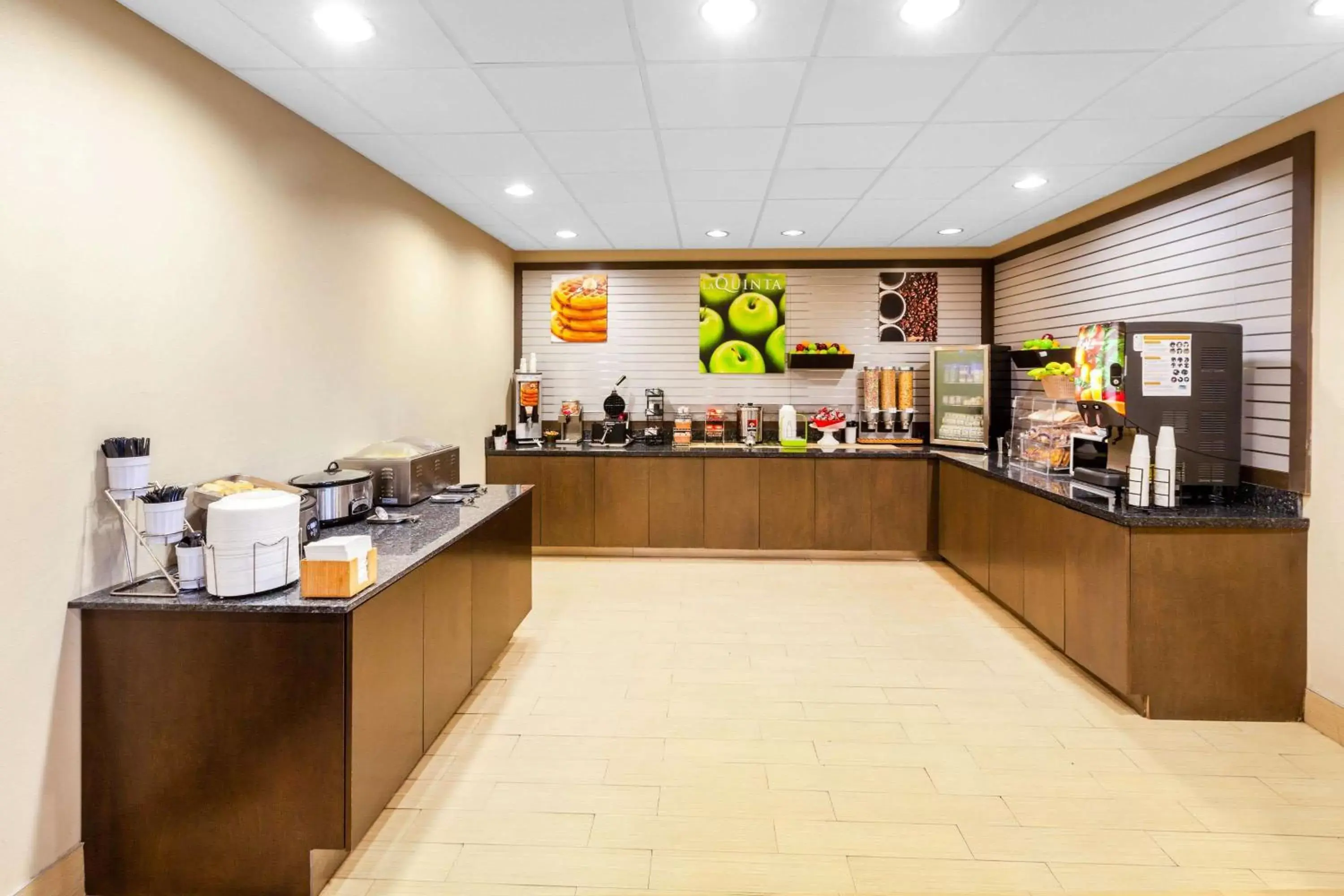 Restaurant/places to eat in La Quinta by Wyndham Midland North Restaurant/places to eat in La Quinta by Wyndham Midland North