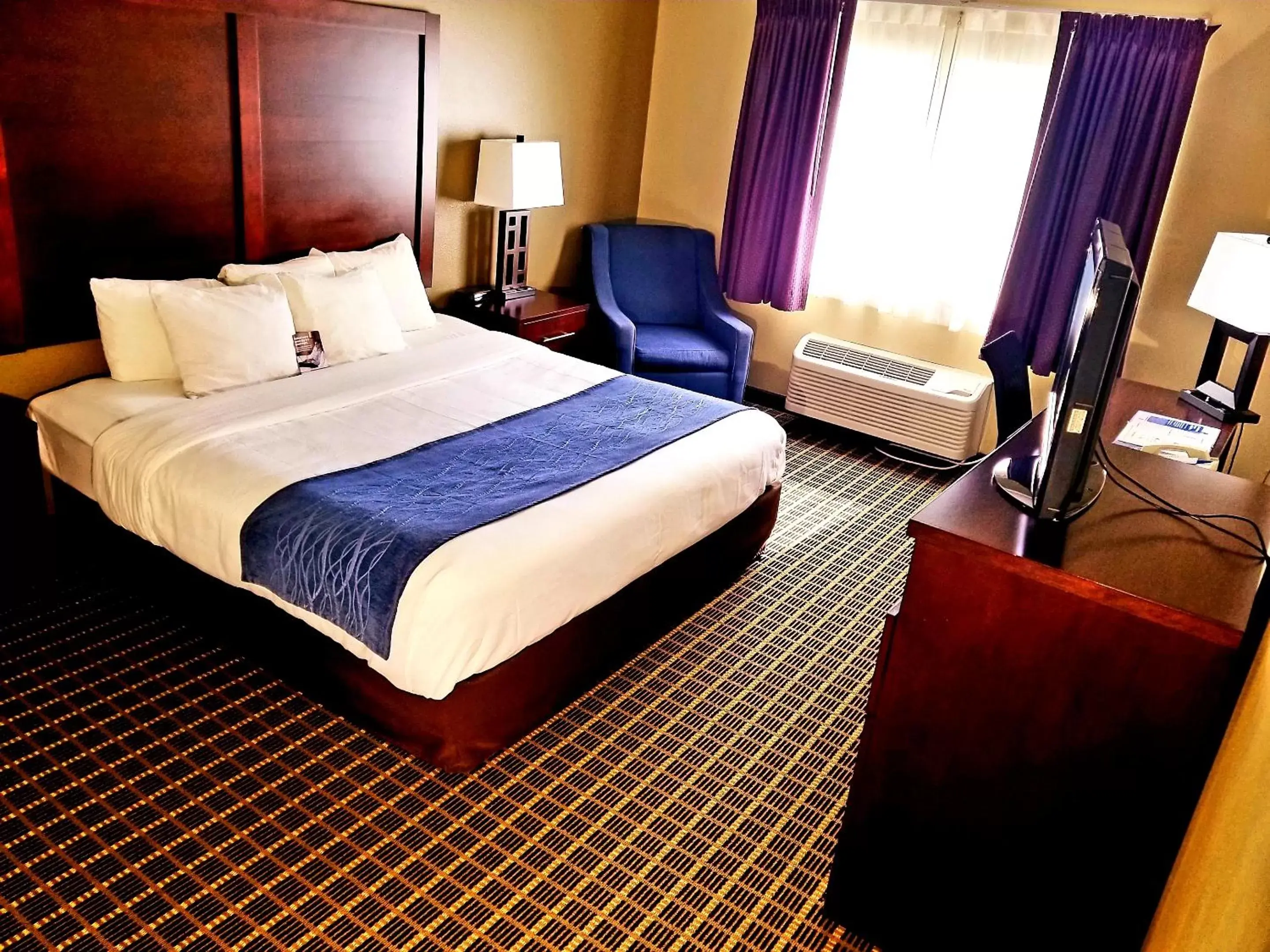 Bedroom, Bed in Comfort Inn Fort Collins North