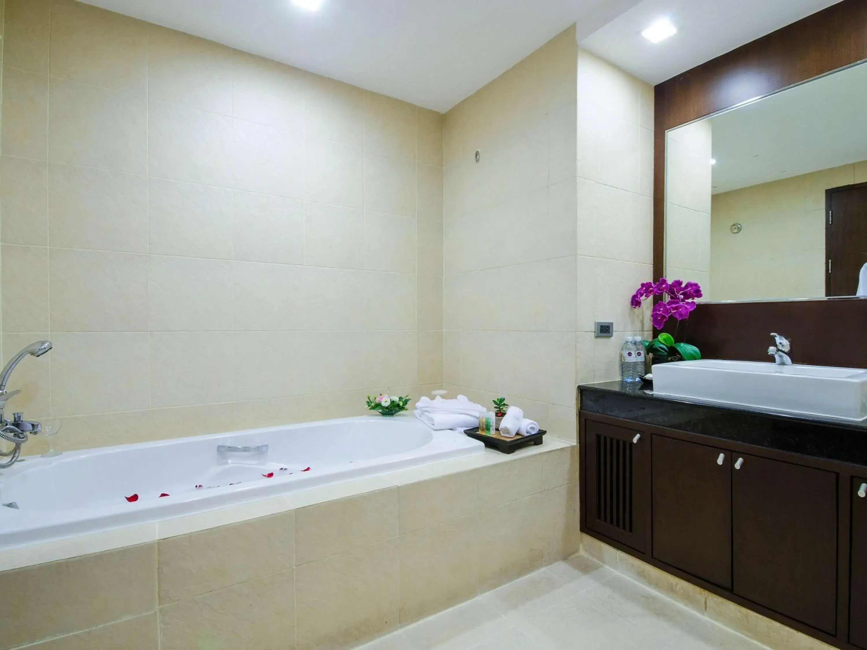 Photo of the whole room, Bathroom in Grand Mercure Bangkok Asoke Residence