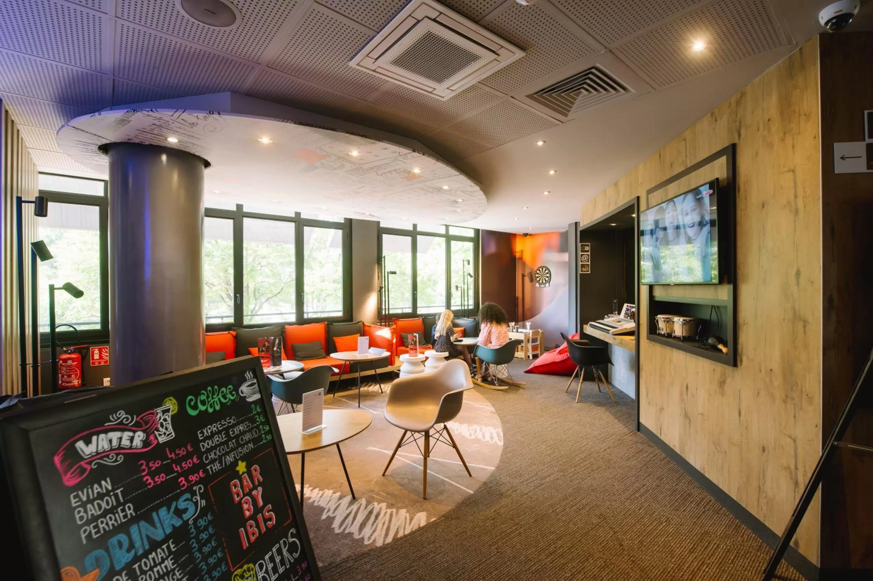 Lounge or bar in ibis Avignon Centre Gare