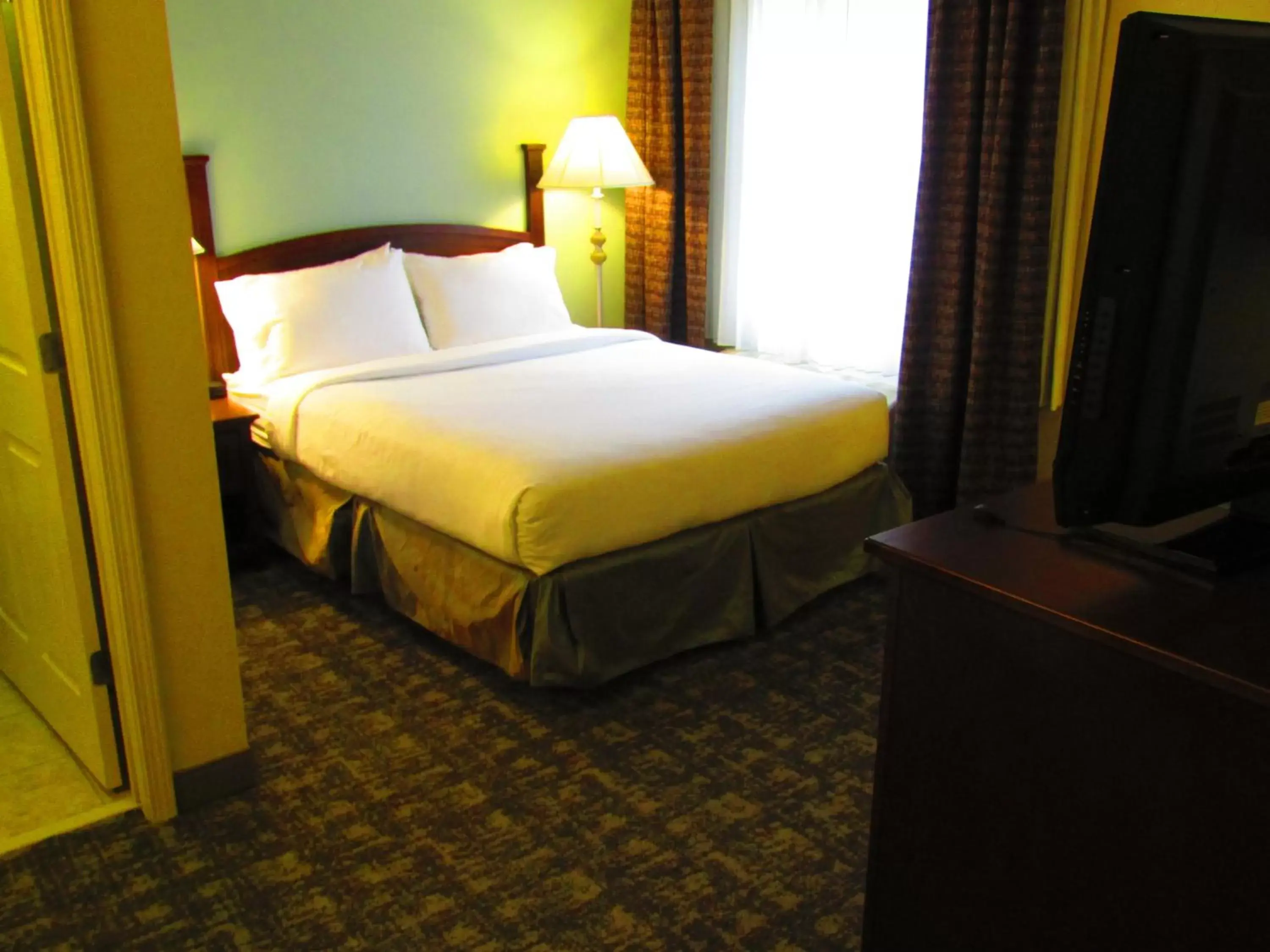 Photo of the whole room, Room Photo in Staybridge Suites Rochester University, an IHG Hotel