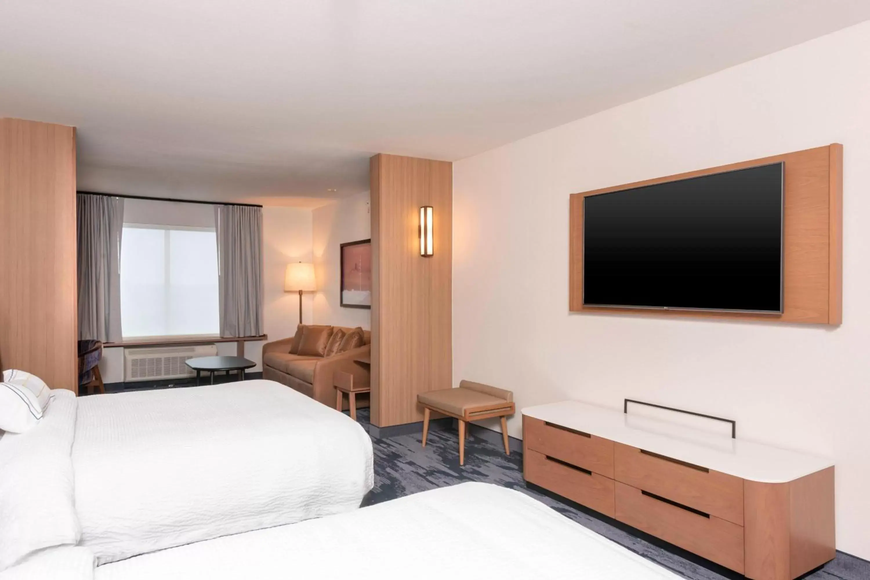 Bedroom, Bed in Fairfield Inn & Suites by Marriott Fair Oaks Farms