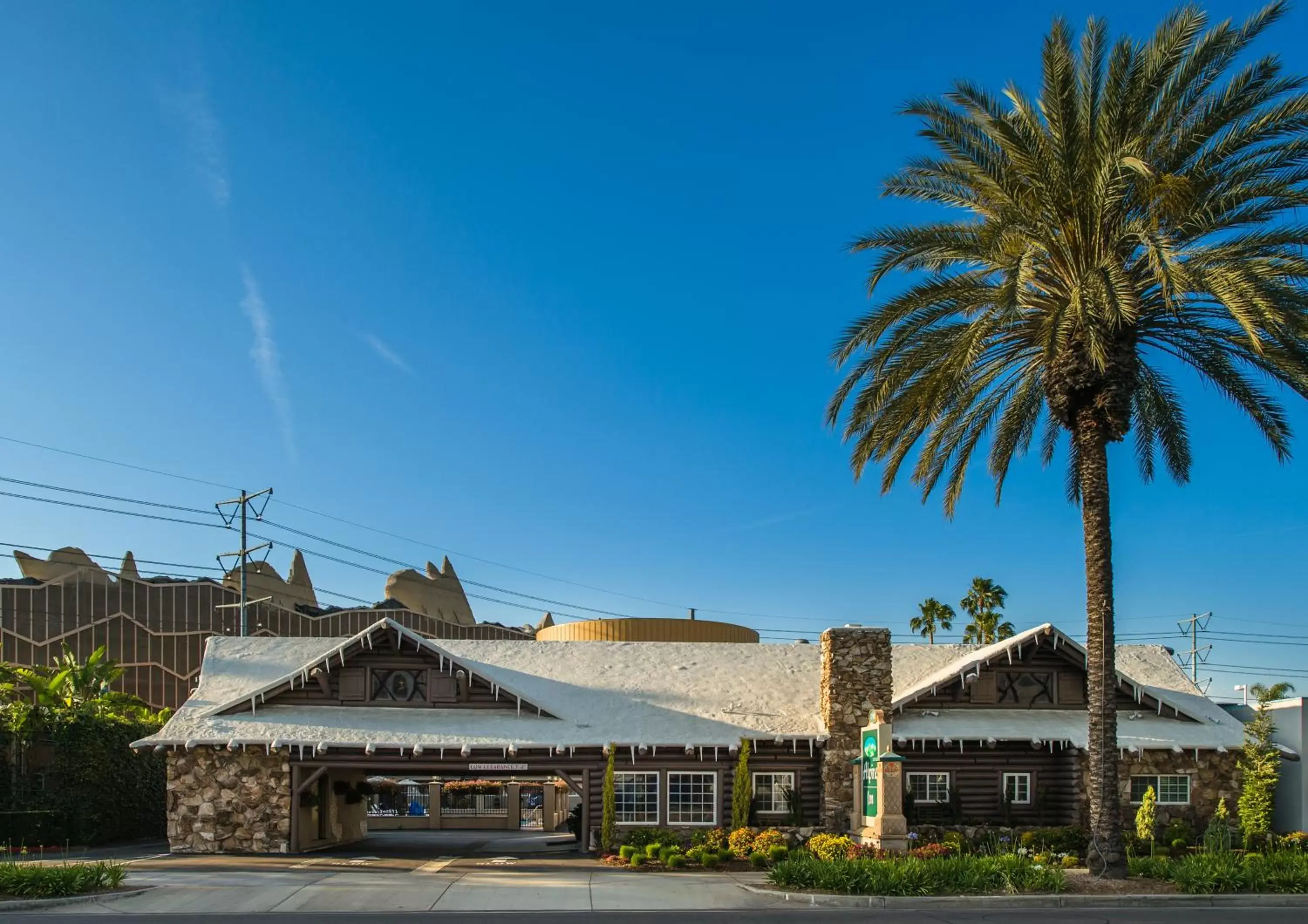 Facade/entrance, Property Building in Alpine Inn near Convention Center and the Park