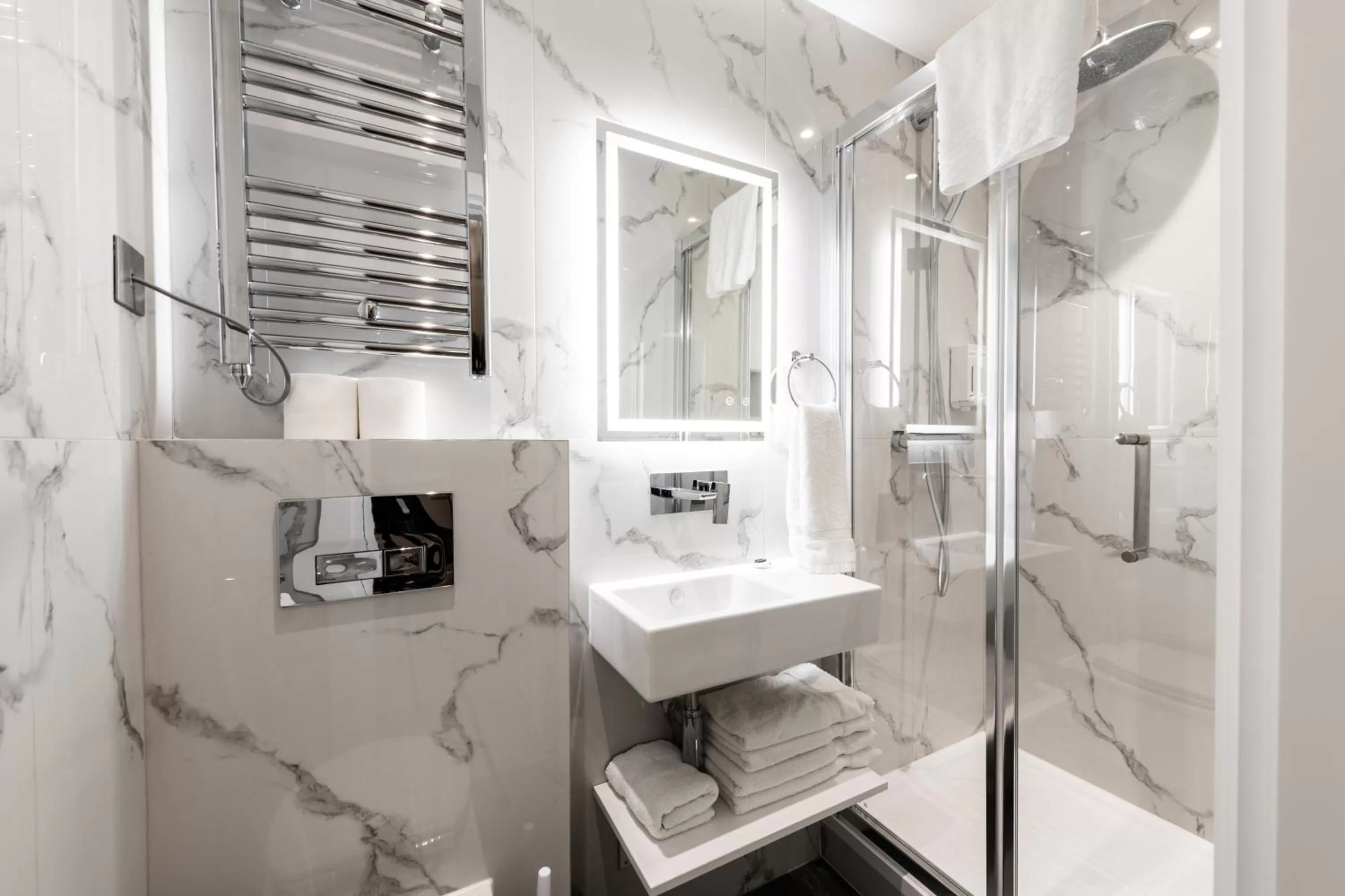 Shower in NOX Richmond