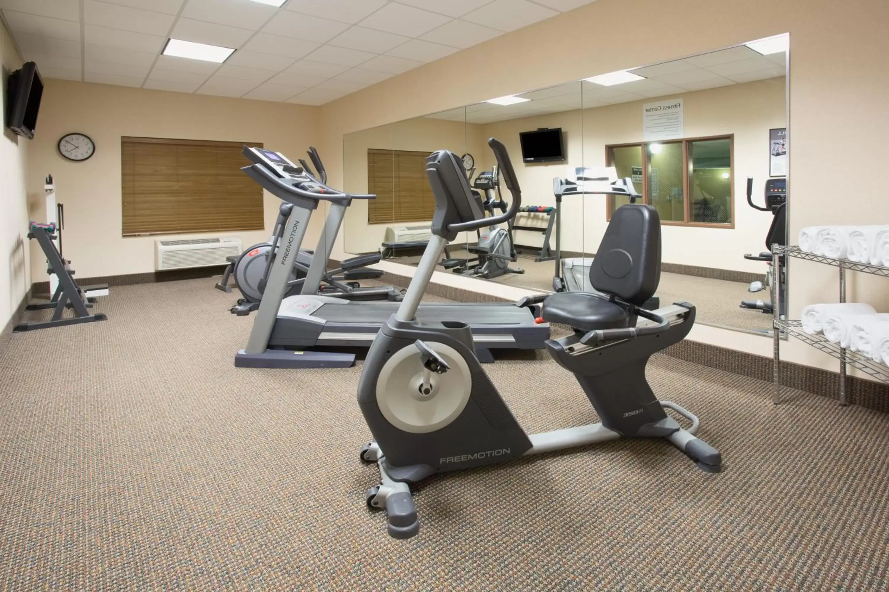 Spa and wellness centre/facilities, Fitness Center/Facilities in Holiday Inn Express Hotel & Suites Las Vegas, an IHG Hotel