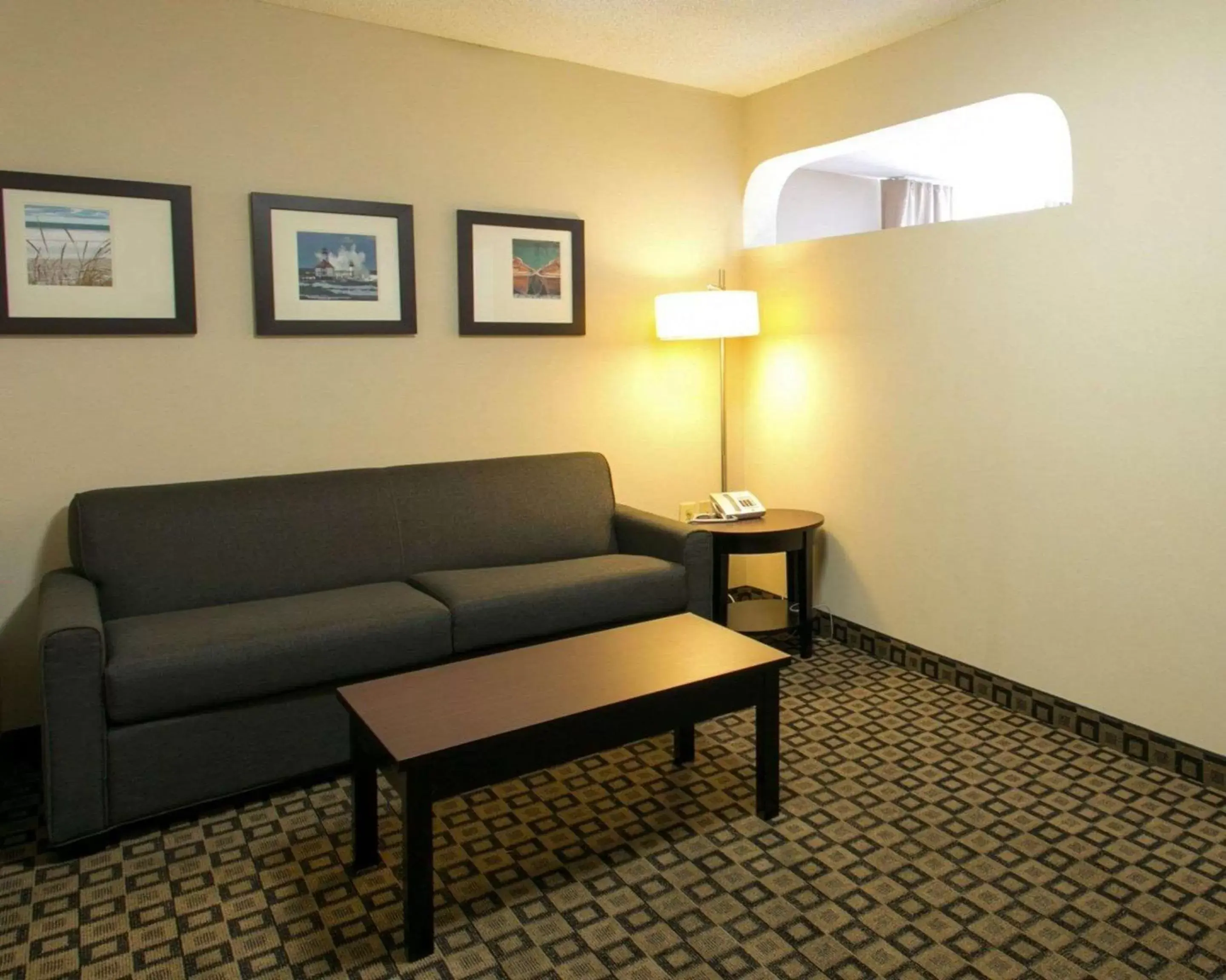 Photo of the whole room, Seating Area in Comfort Suites Benton Harbor - St. Joseph